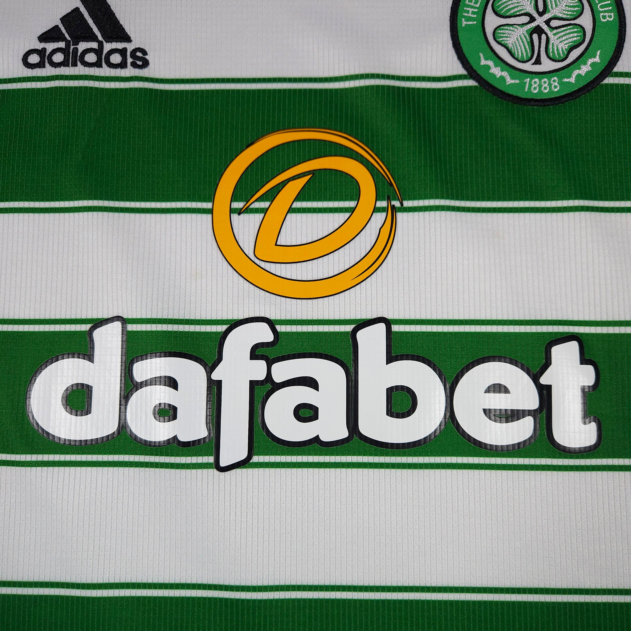 2021-22 Celtic Home Shirt detailed view 1