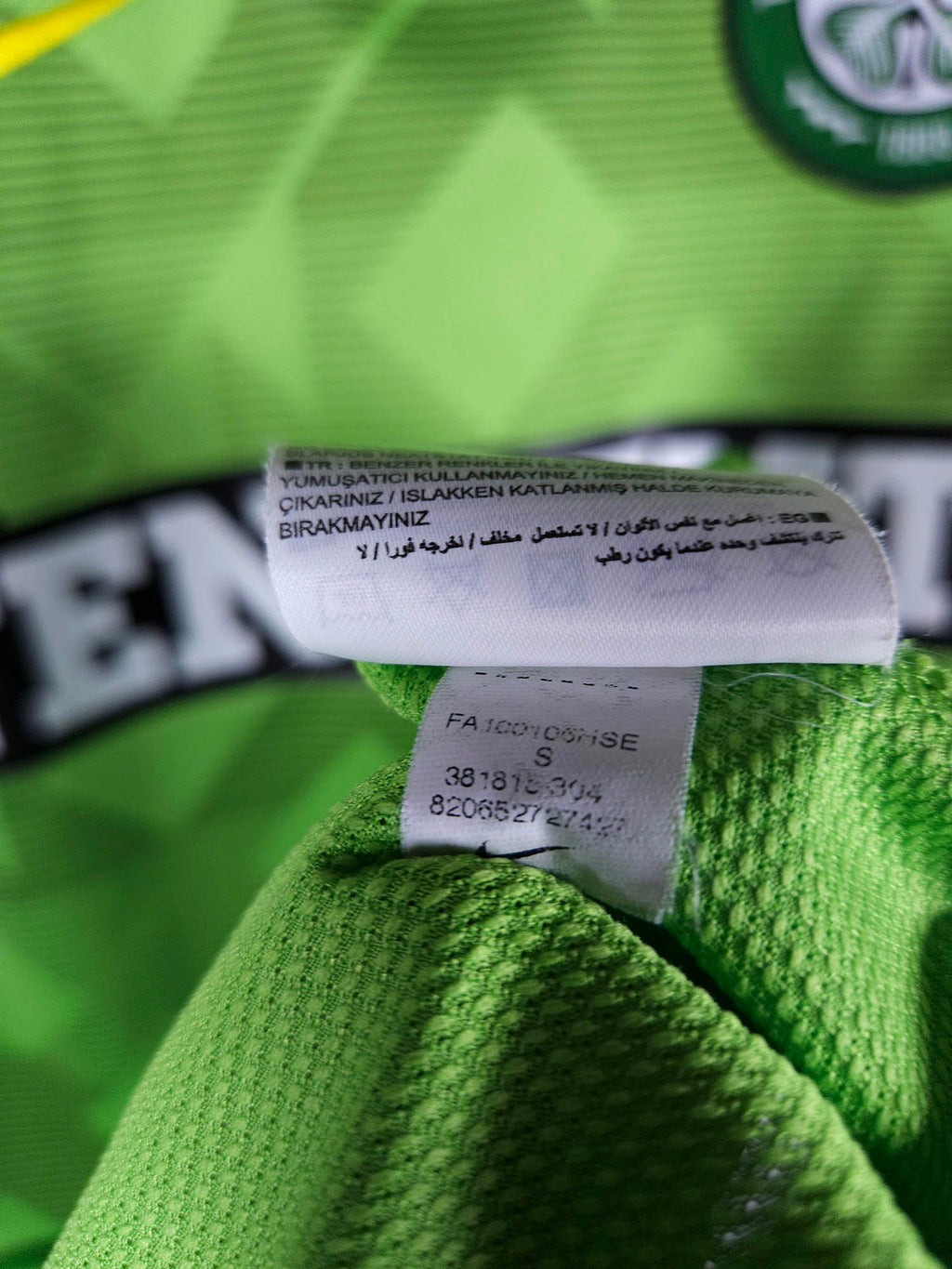 2010-11 Celtic Away Shirt - detailed view