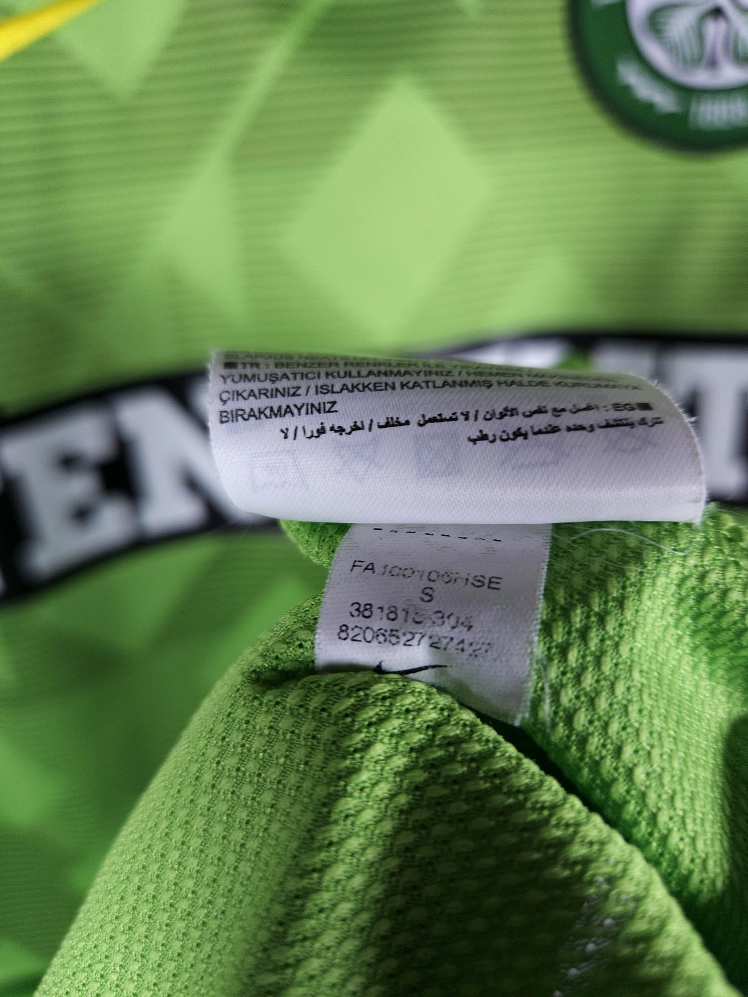 2010-11 Celtic Away Shirt detailed view 8