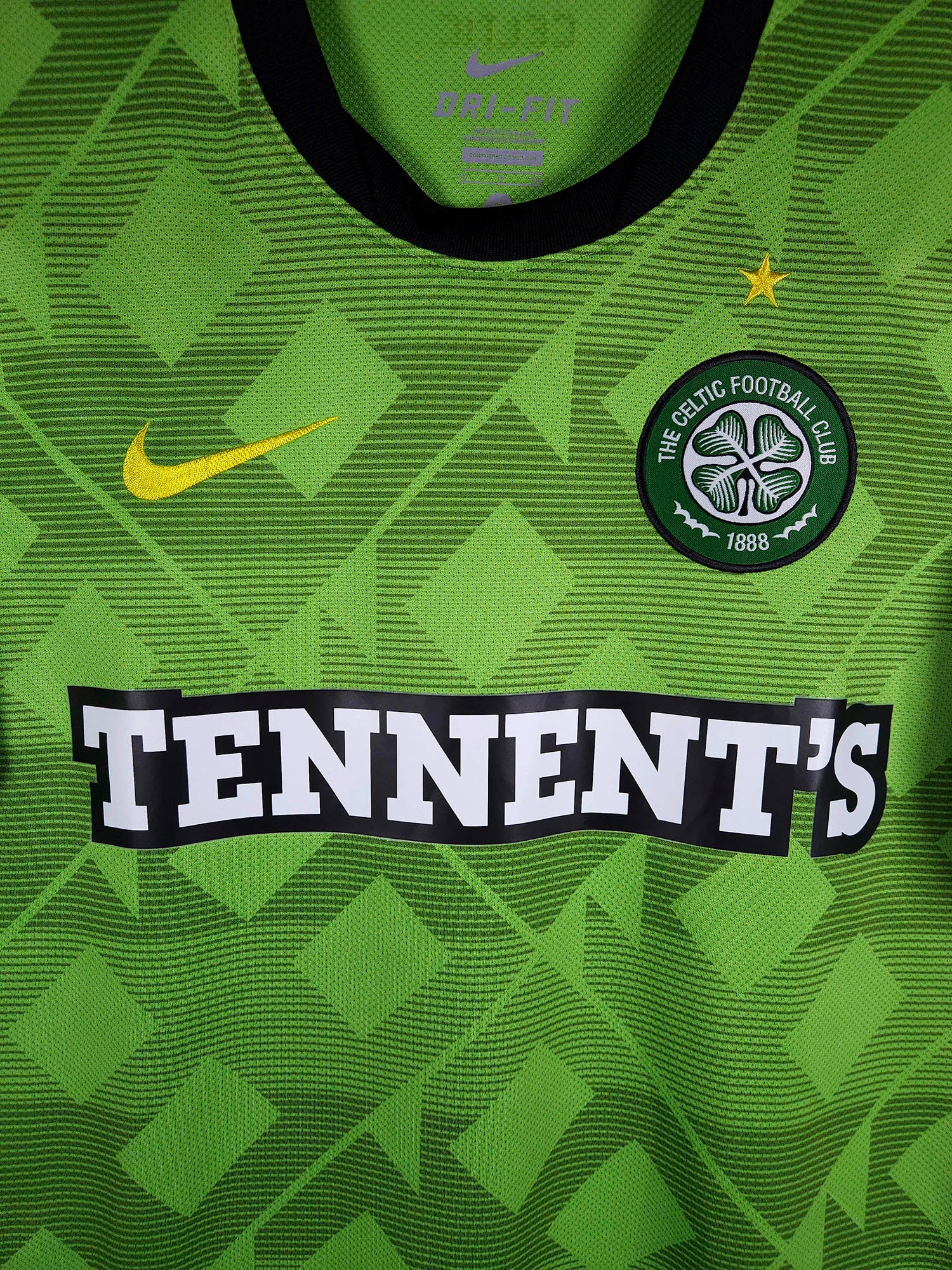 2010-11 Celtic Away Shirt detailed view 1