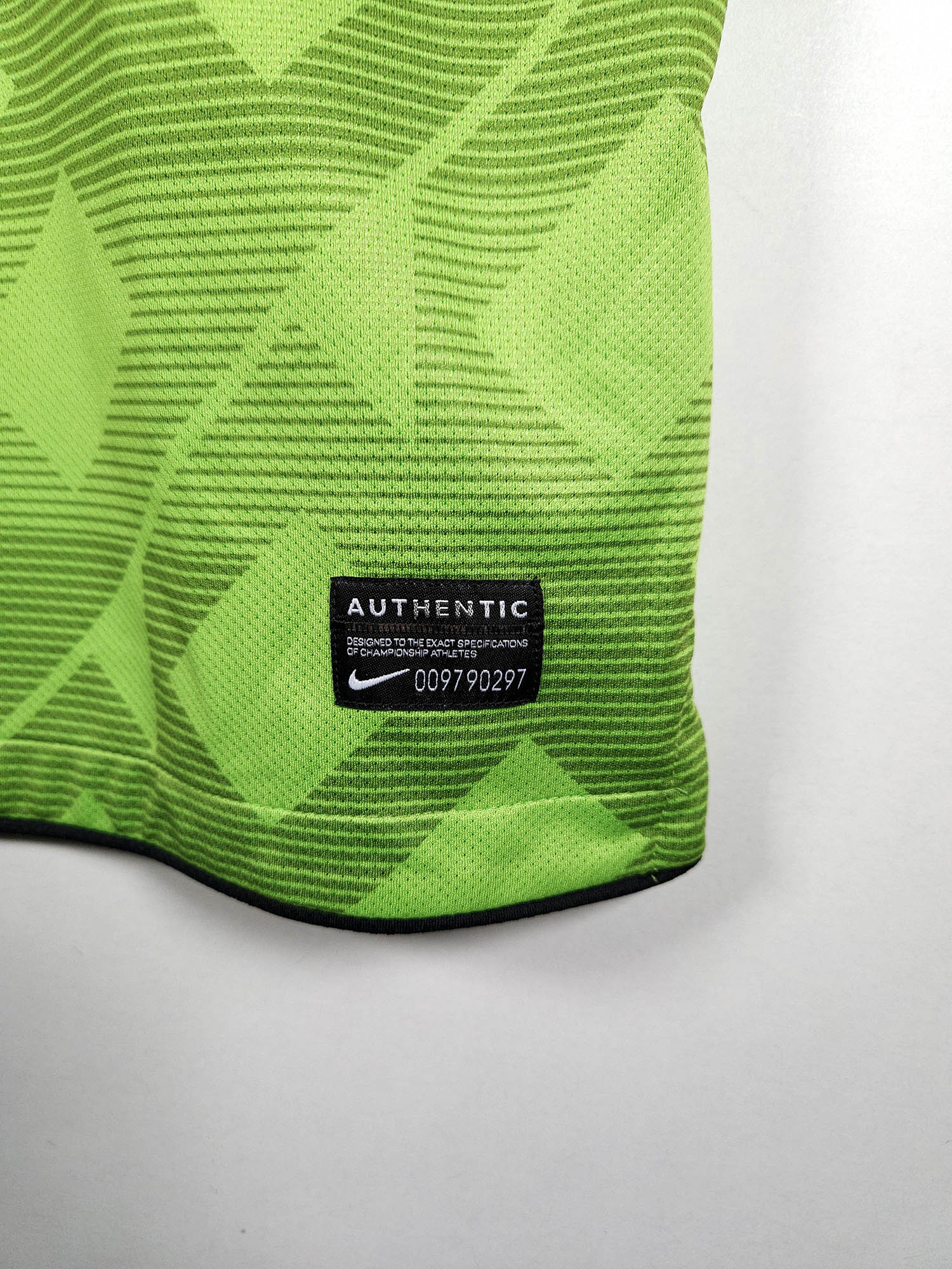 2010-11 Celtic Away Shirt detailed view 2