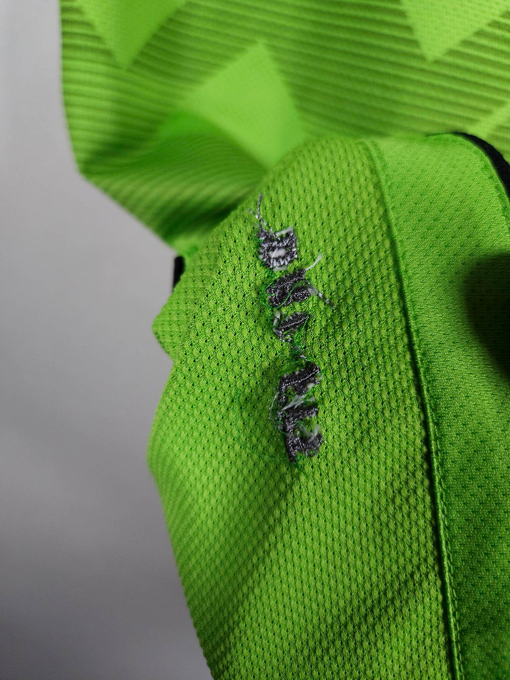 2010-11 Celtic Away Shirt - detailed view