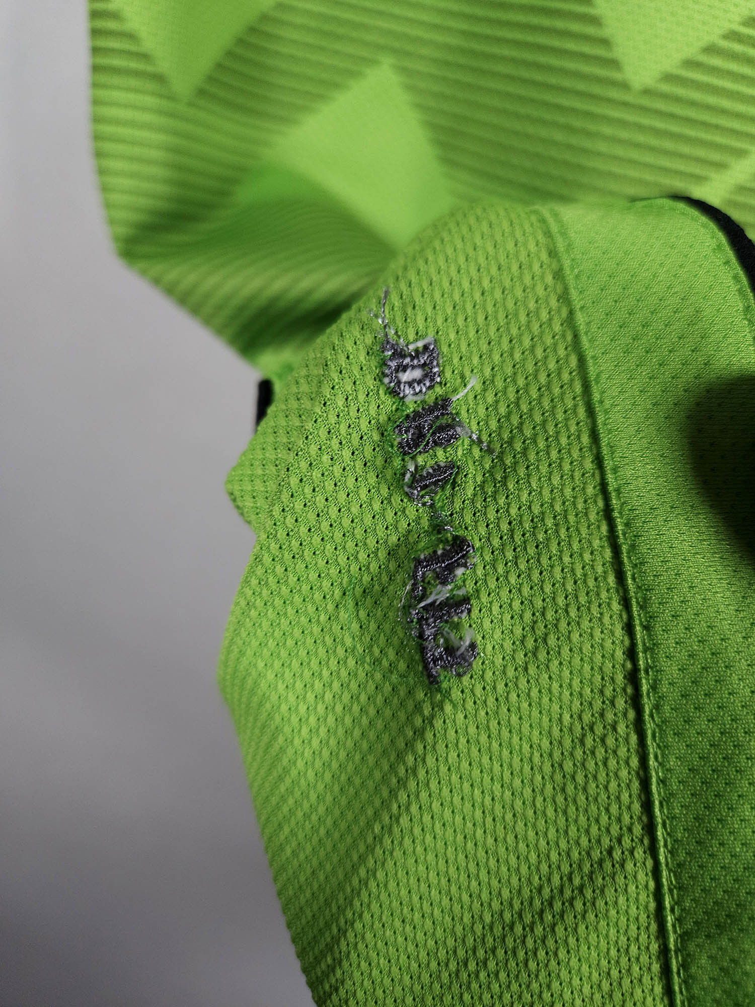 2010-11 Celtic Away Shirt detailed view 4