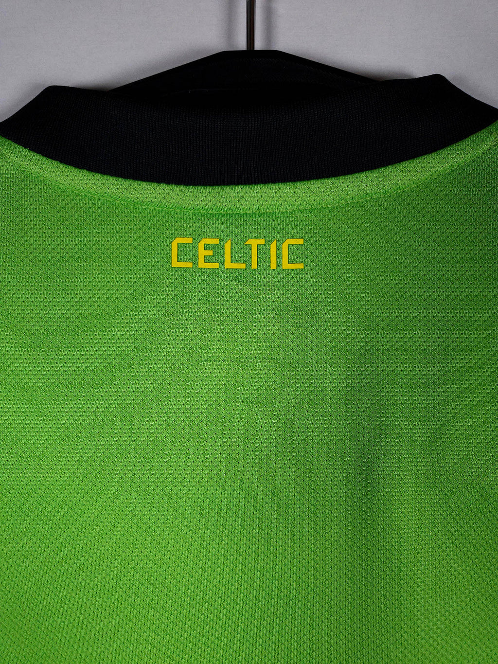 2010-11 Celtic Away Shirt - detailed view