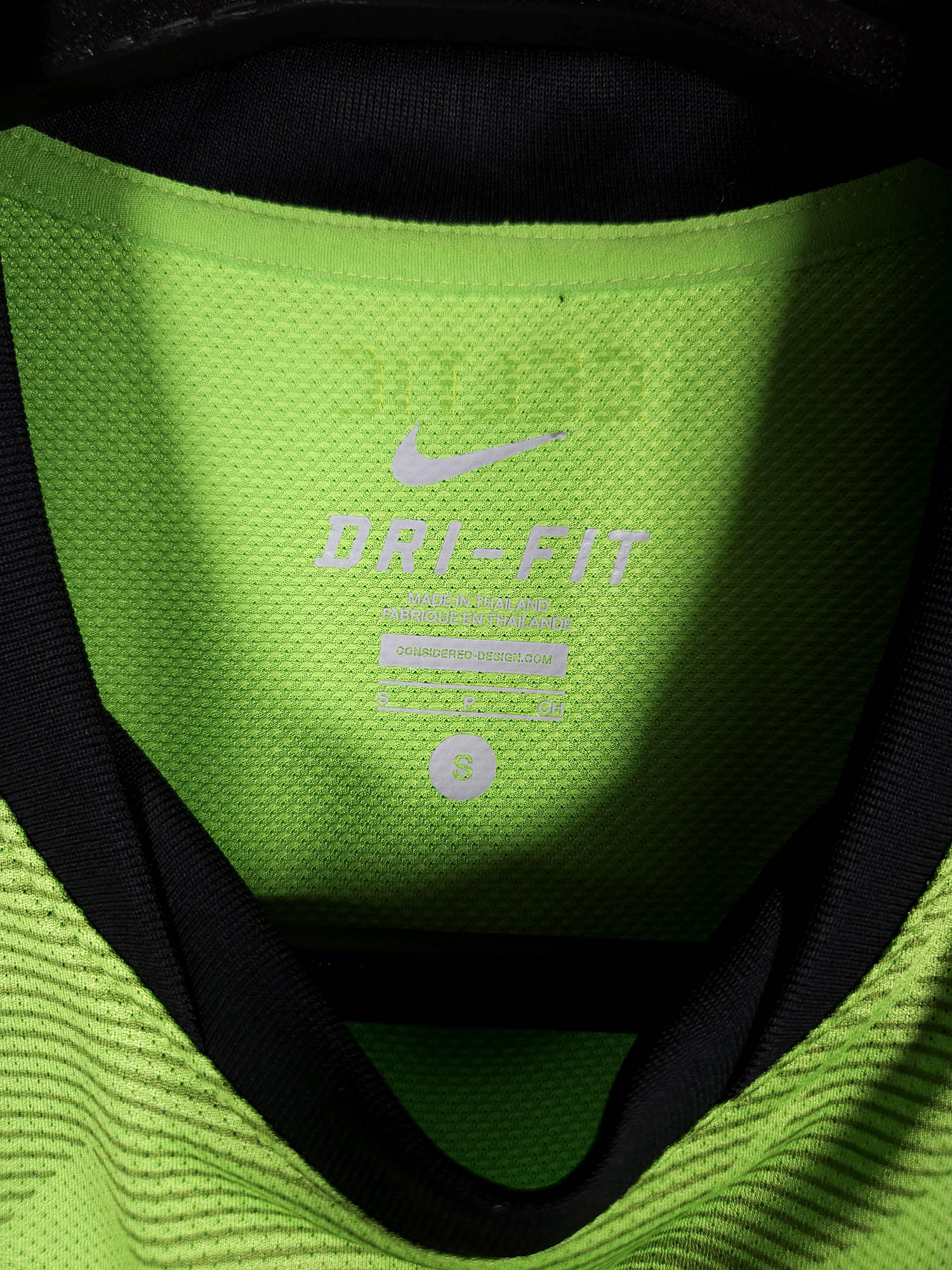 2010-11 Celtic Away Shirt detailed view 6