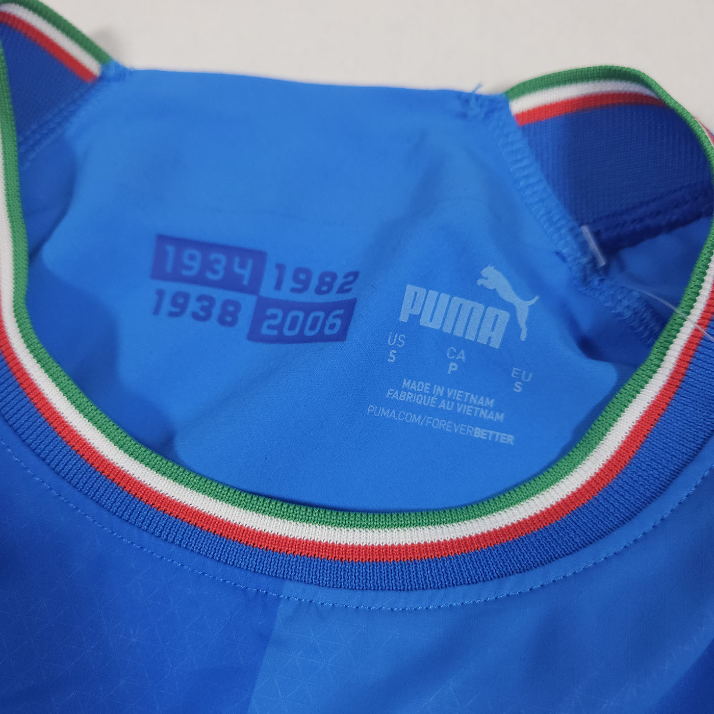 Italy Home Shirt 2022 – Authentic detailed view 5