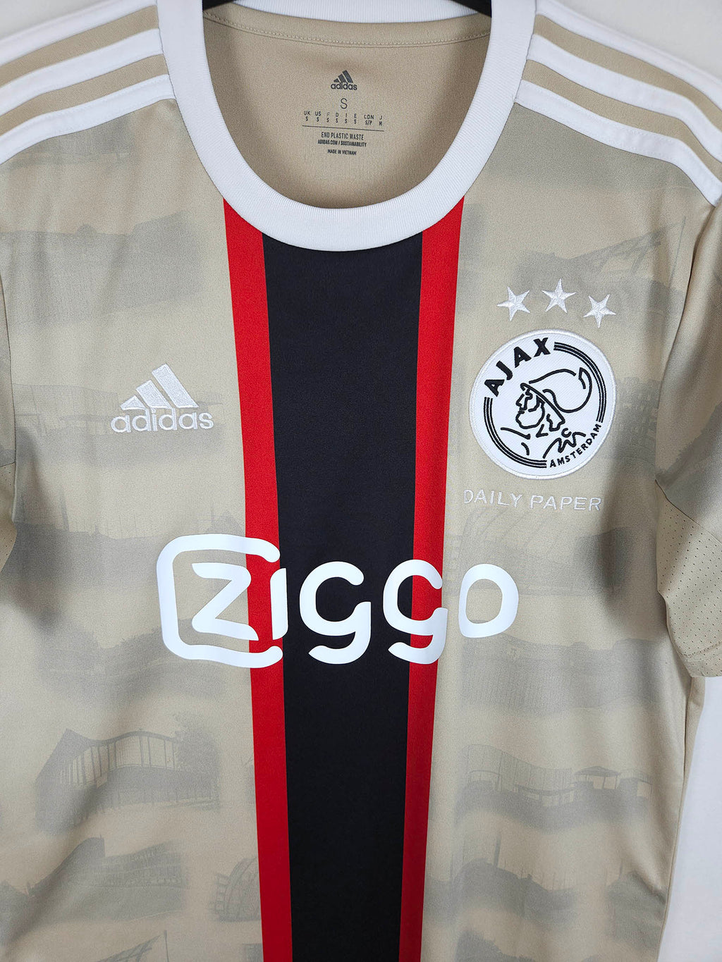 2022-23 Ajax derde shirt