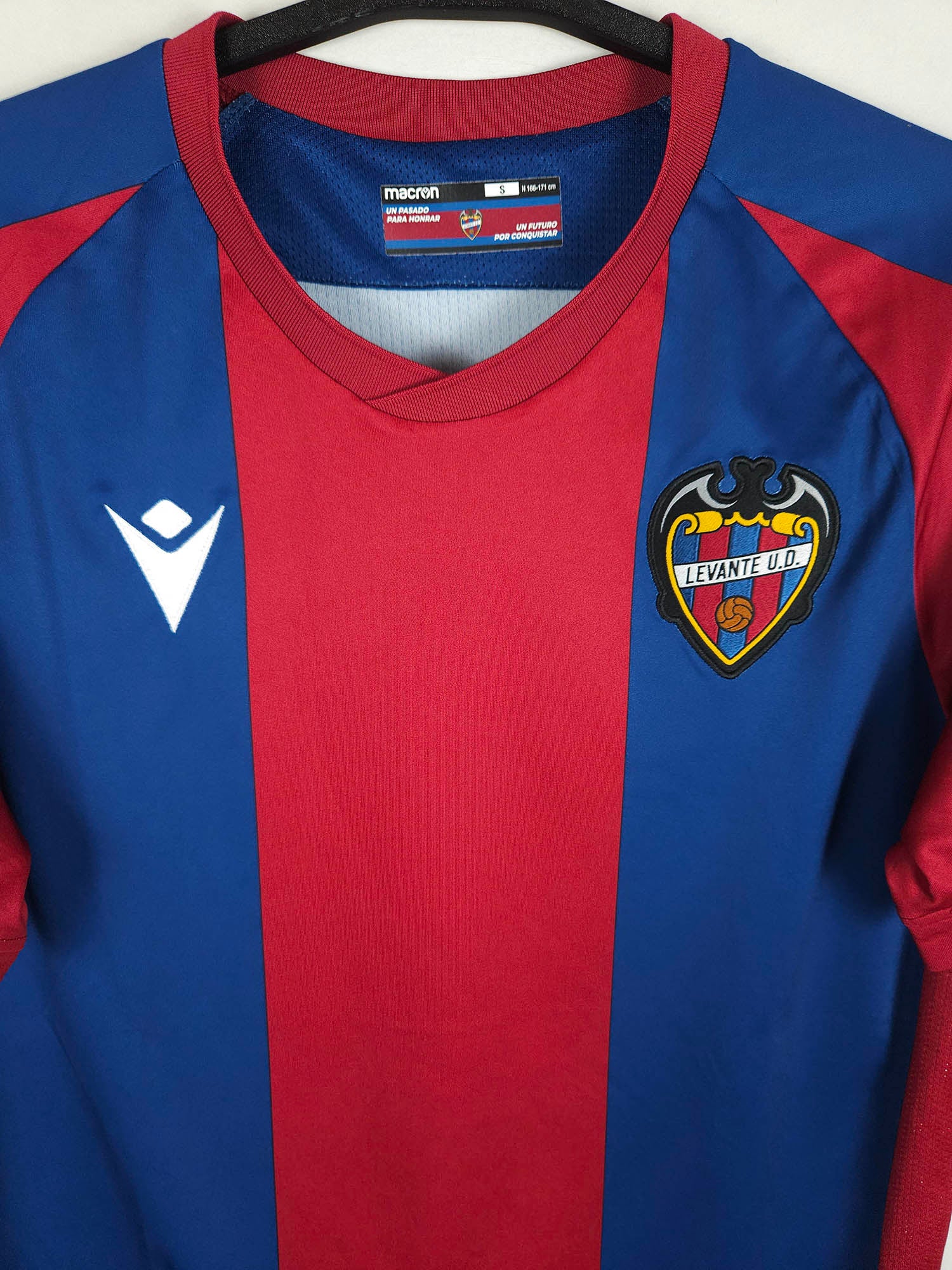 2020-21 Levante thuisshirt