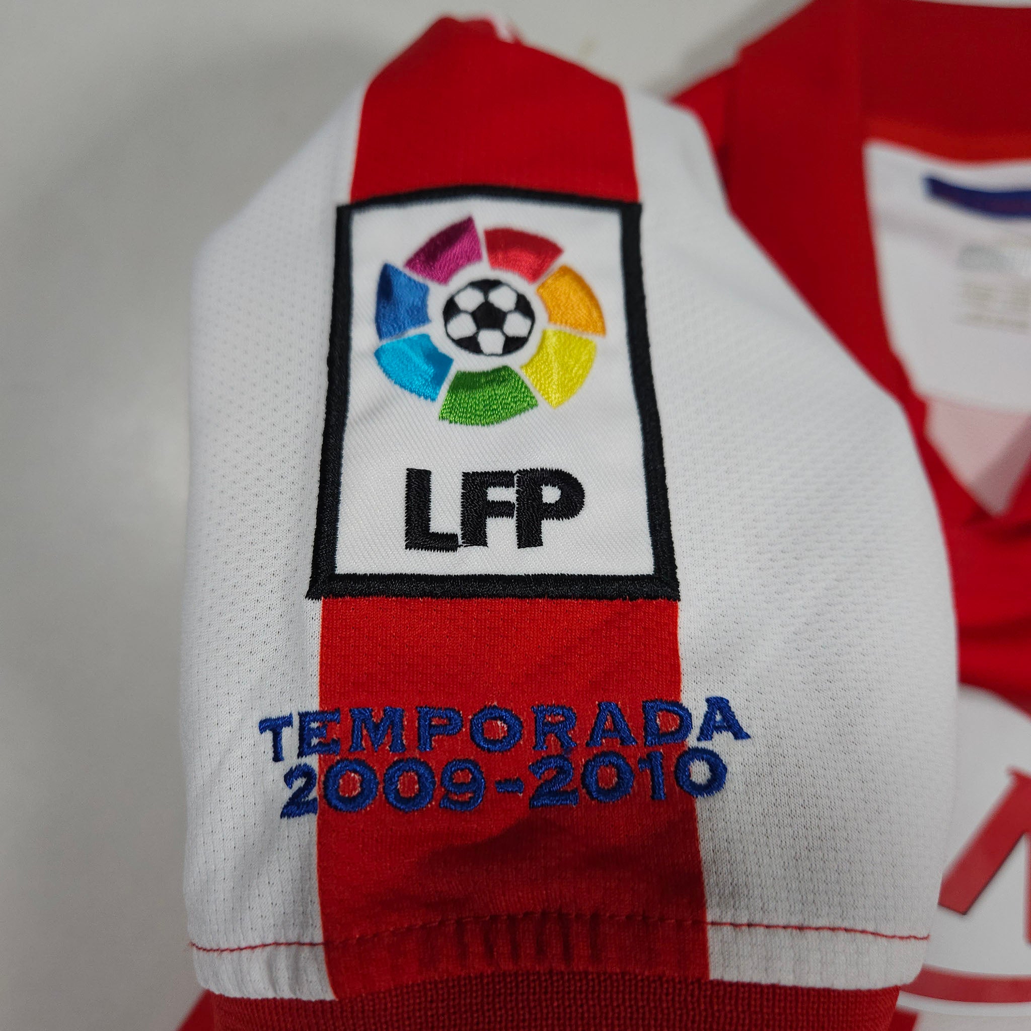 2009-10 Atletico Madrid Home Shirt detailed view 9