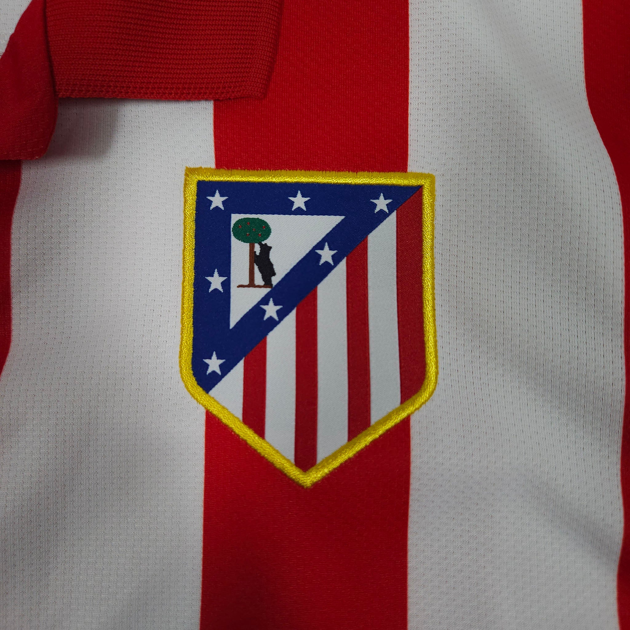 2009-10 Atletico Madrid Home Shirt detailed view 2