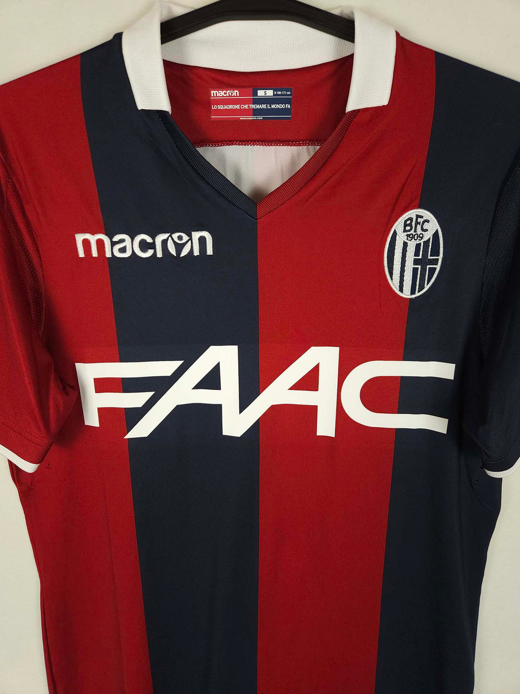 2017-18 Bologna thuisshirt