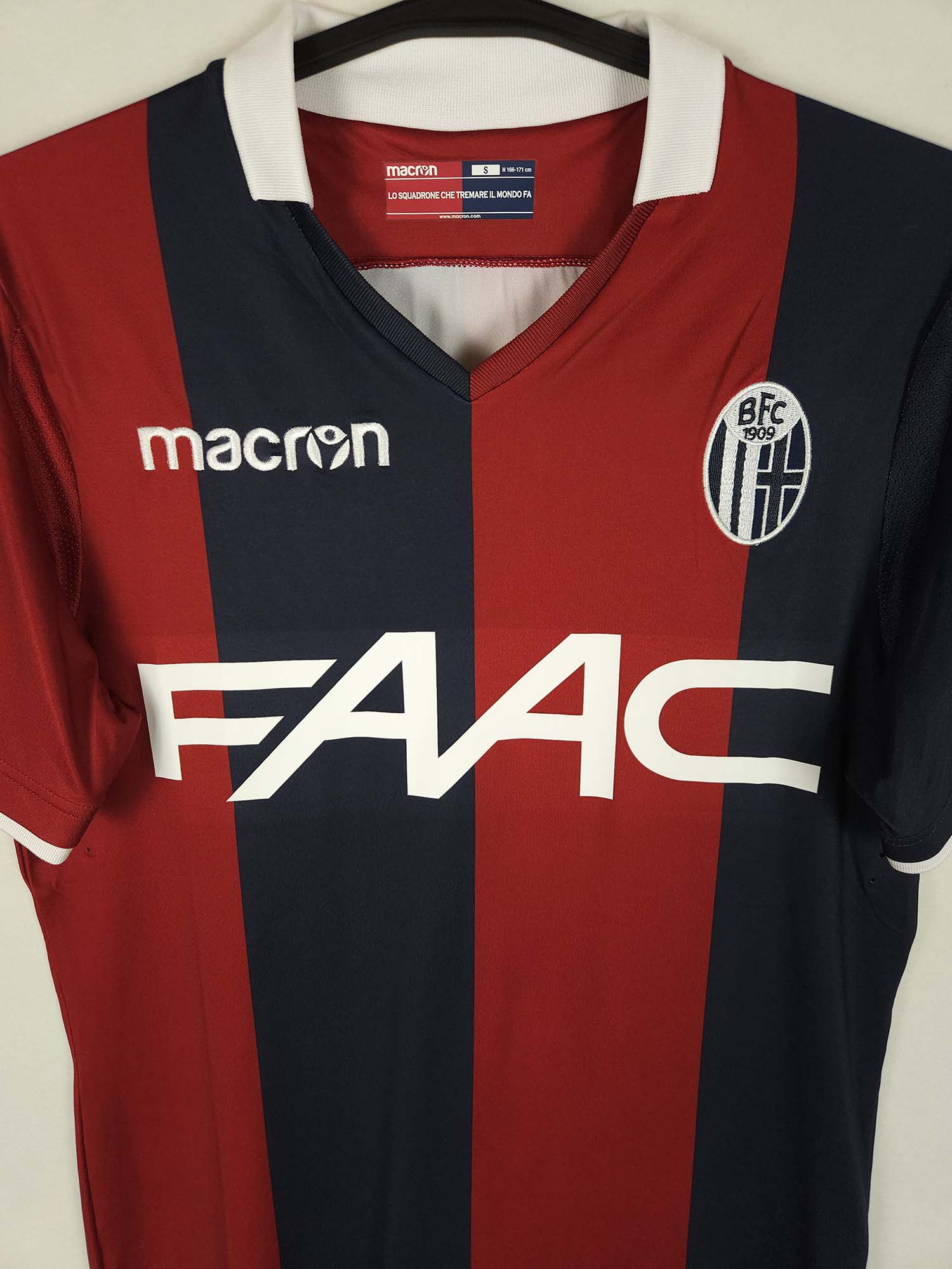 2017-18 Bologna thuisshirt