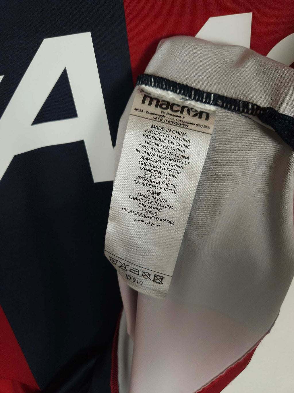 2017-18 Bologna thuisshirt