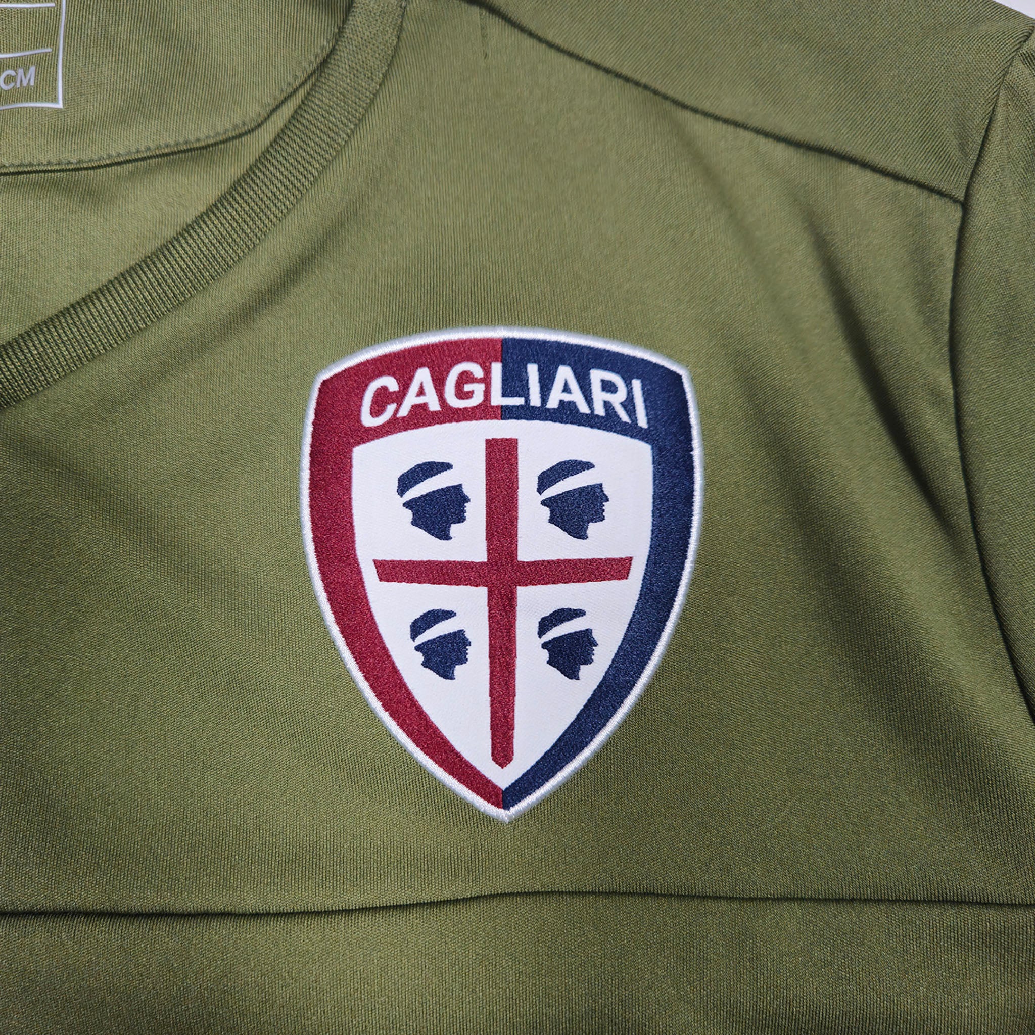 2019-20 Cagliari Training Shirt detailed view 4