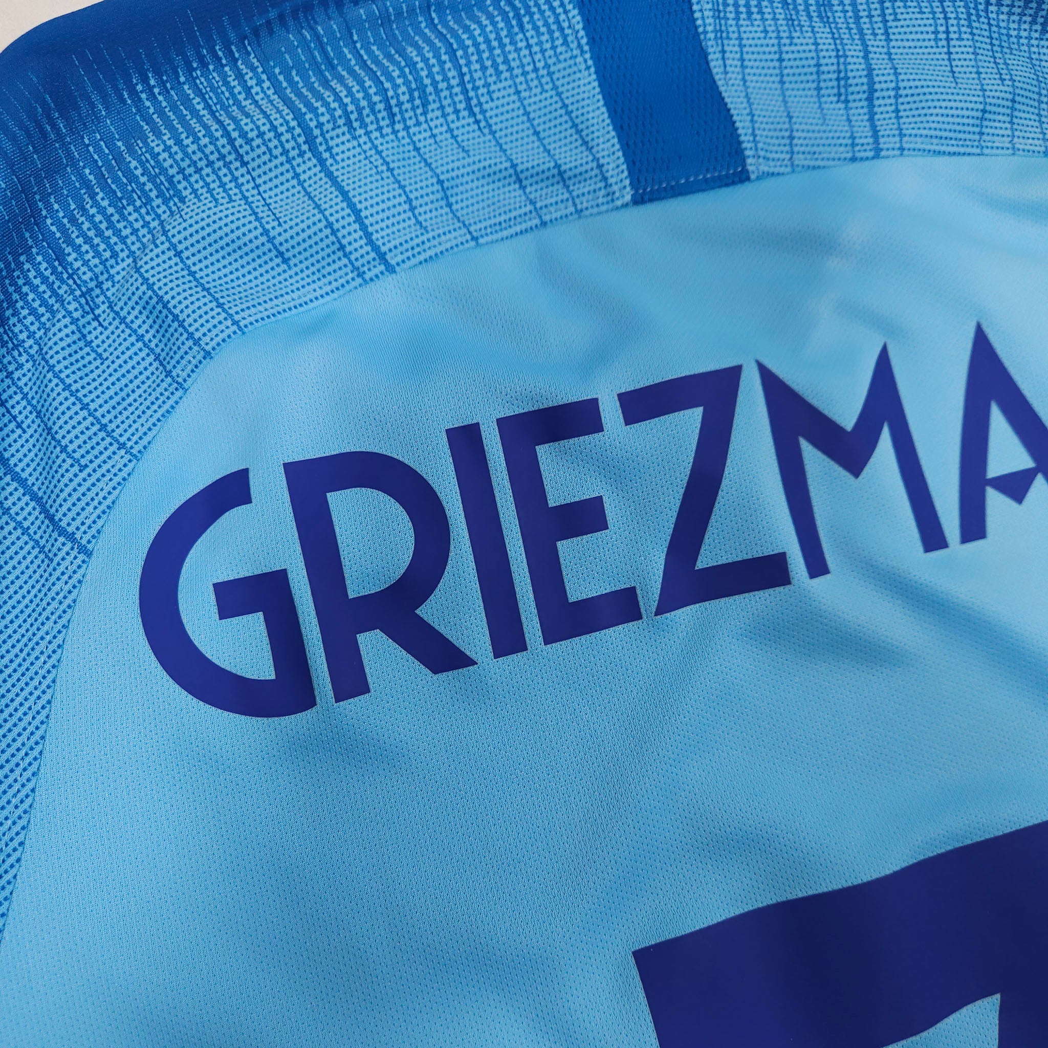2018-19 Atletico Madrid Away Shirt Griezmann #7 detailed view 9