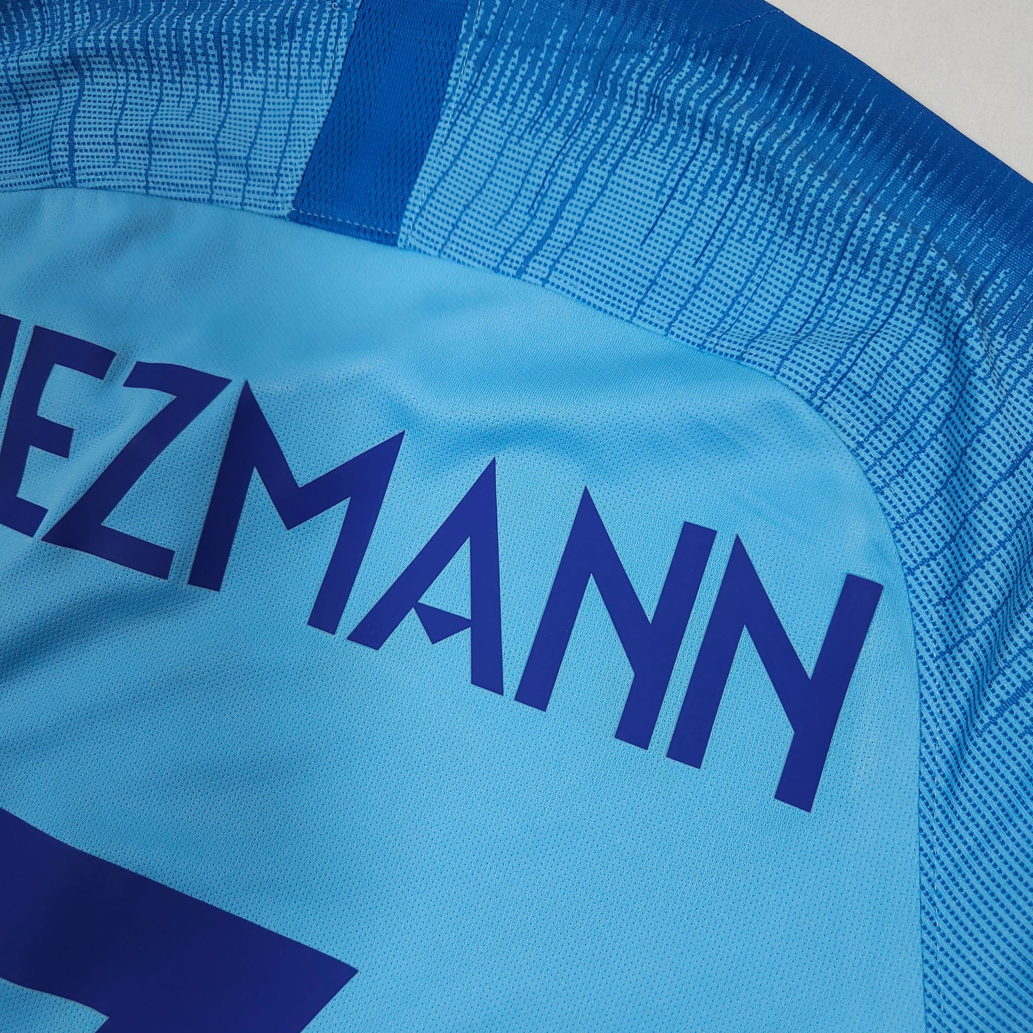 2018-19 Atletico Madrid Away Shirt Griezmann #7 detailed view 10