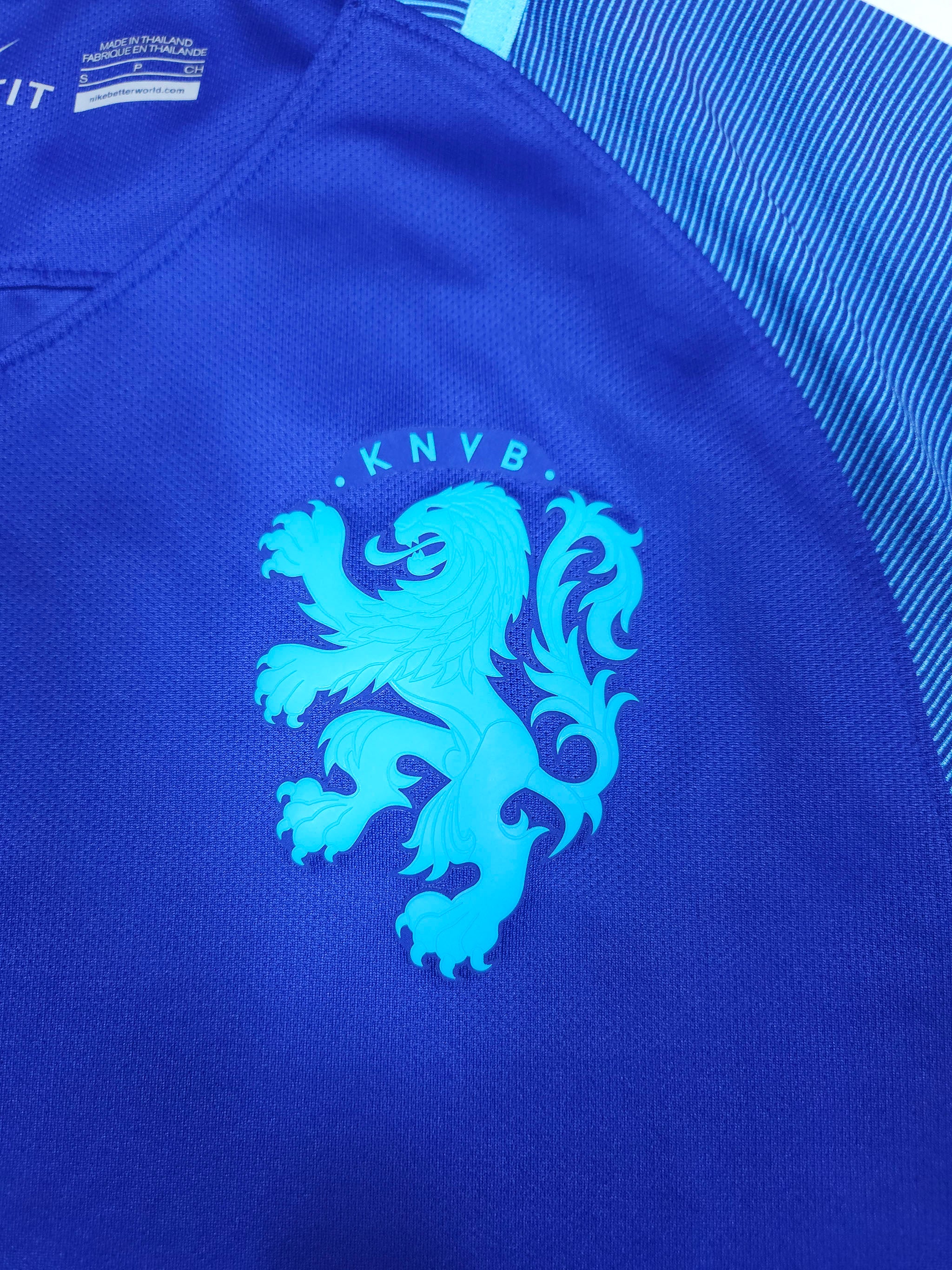 2016-17 Netherlands Away Shirt detailed view 3