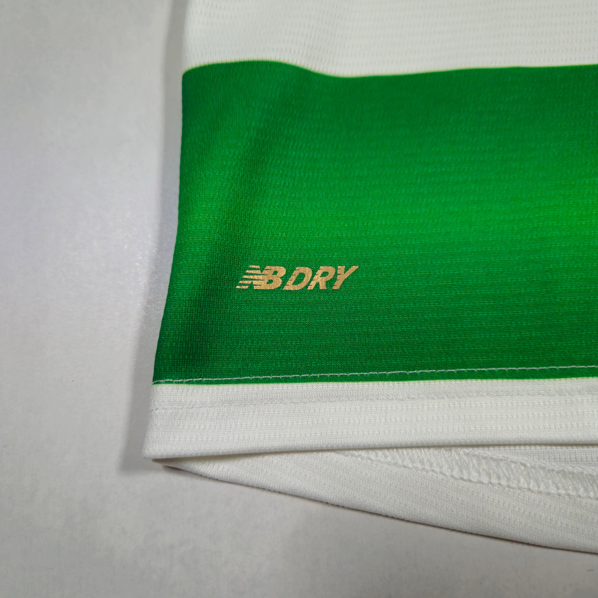 2016-17 Celtic Home Shirt detailed view 9