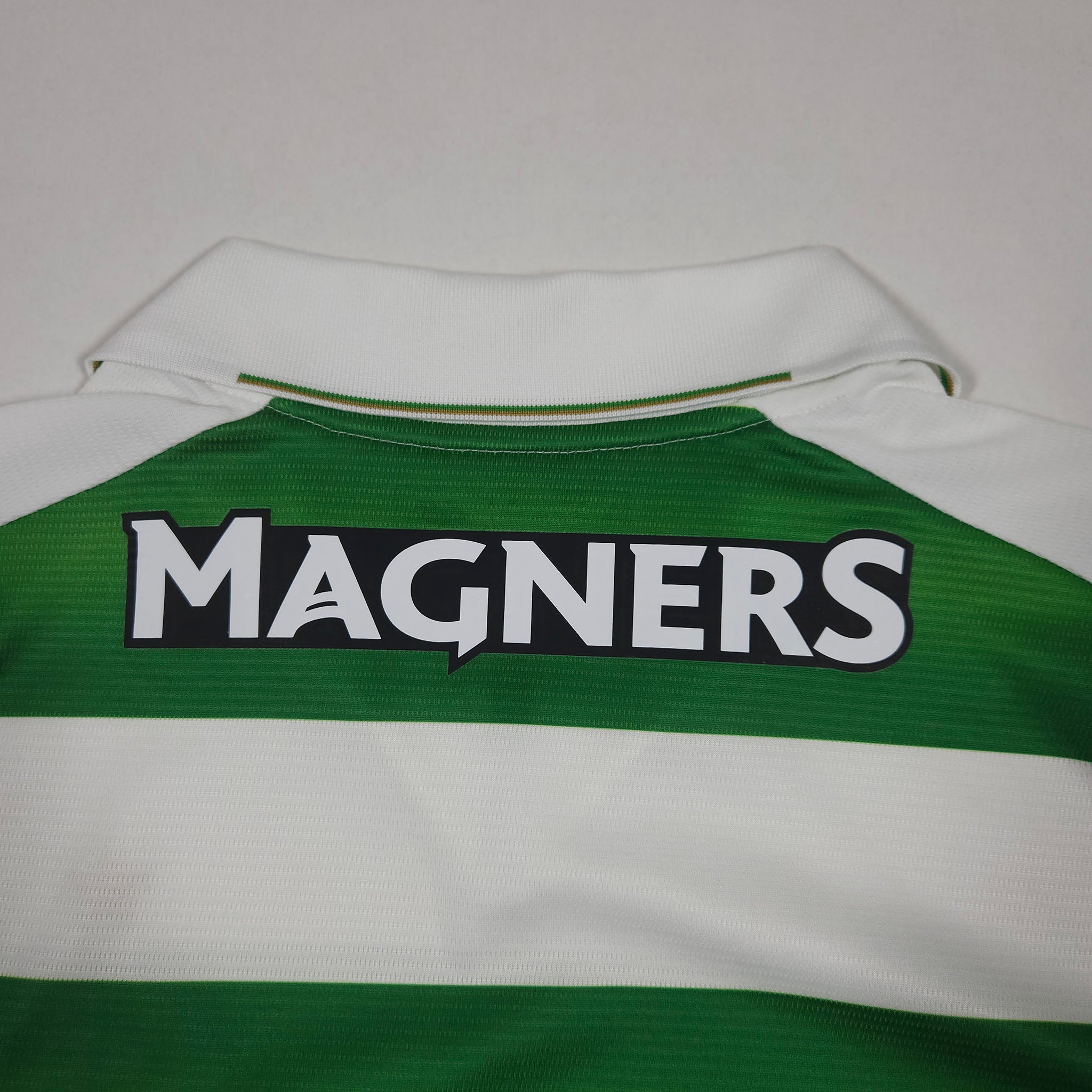 2016-17 Celtic Home Shirt detailed view 1