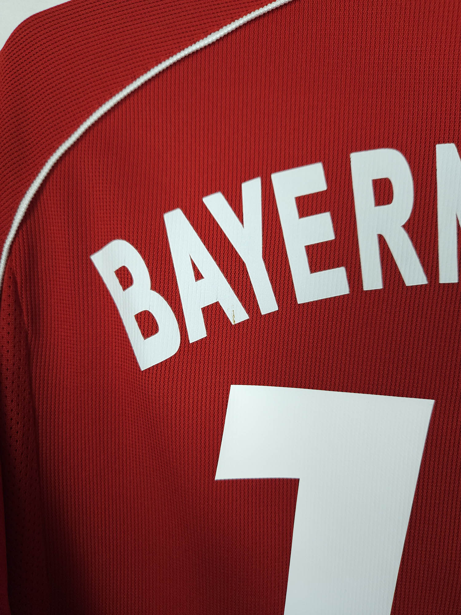 2005-06 Bayern Munich Home Shirt Makaay #10 - detailed view