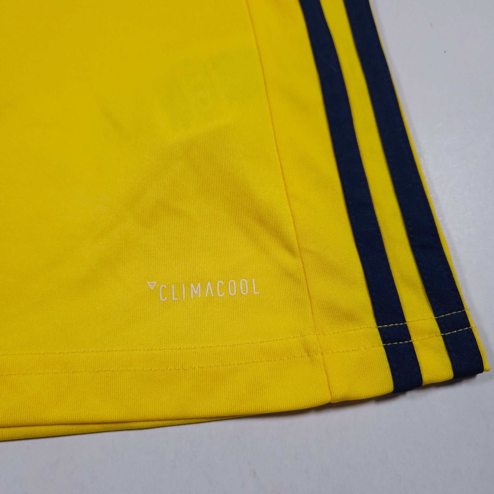 2017-18 Fenerbahce Away Shirt detailed view 8