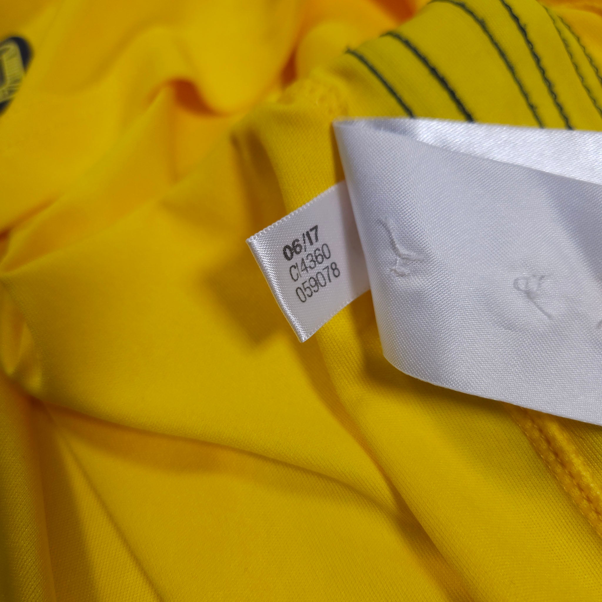 2017-18 Fenerbahce Away Shirt detailed view 1