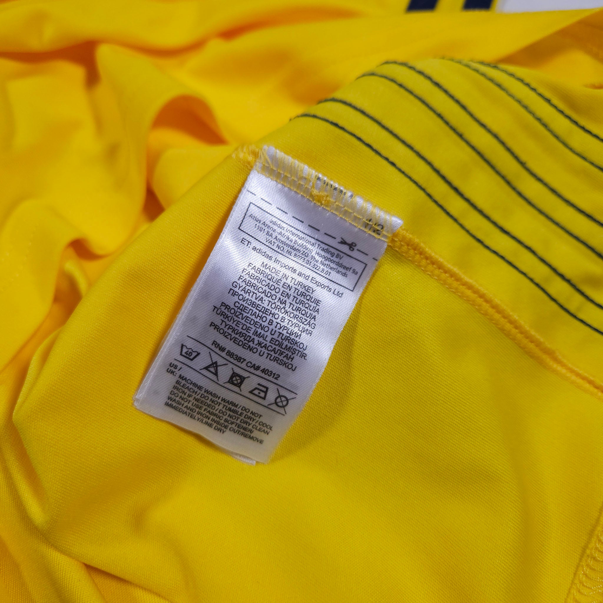 2017-18 Fenerbahce Away Shirt detailed view 3