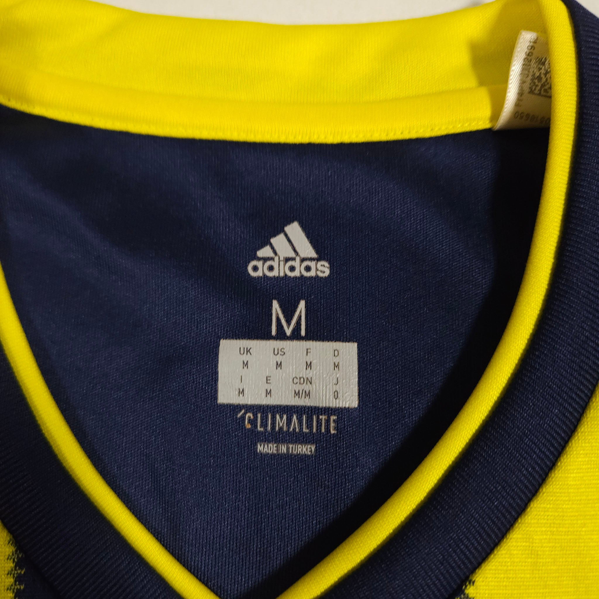 2018-19 Fenerbahce Home Shirt detailed view 6