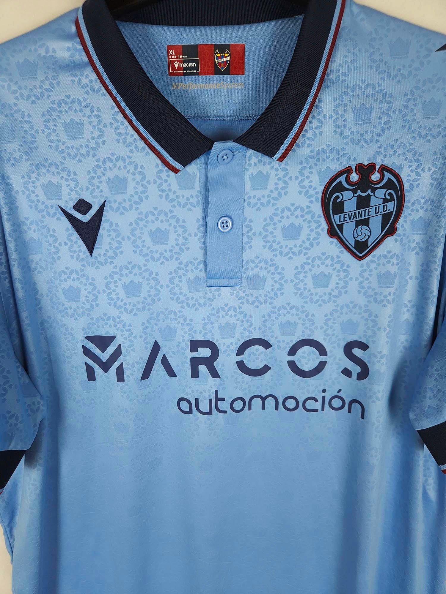 2023-24 Levante derde shirt