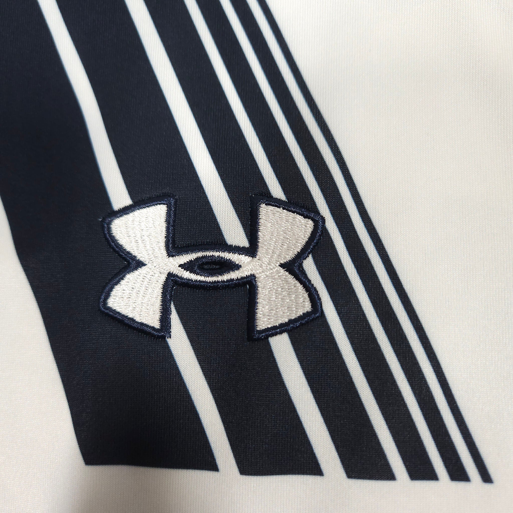 2015-16 Tottenham Hotspur Home Shirt Kane #10 detailed view 3