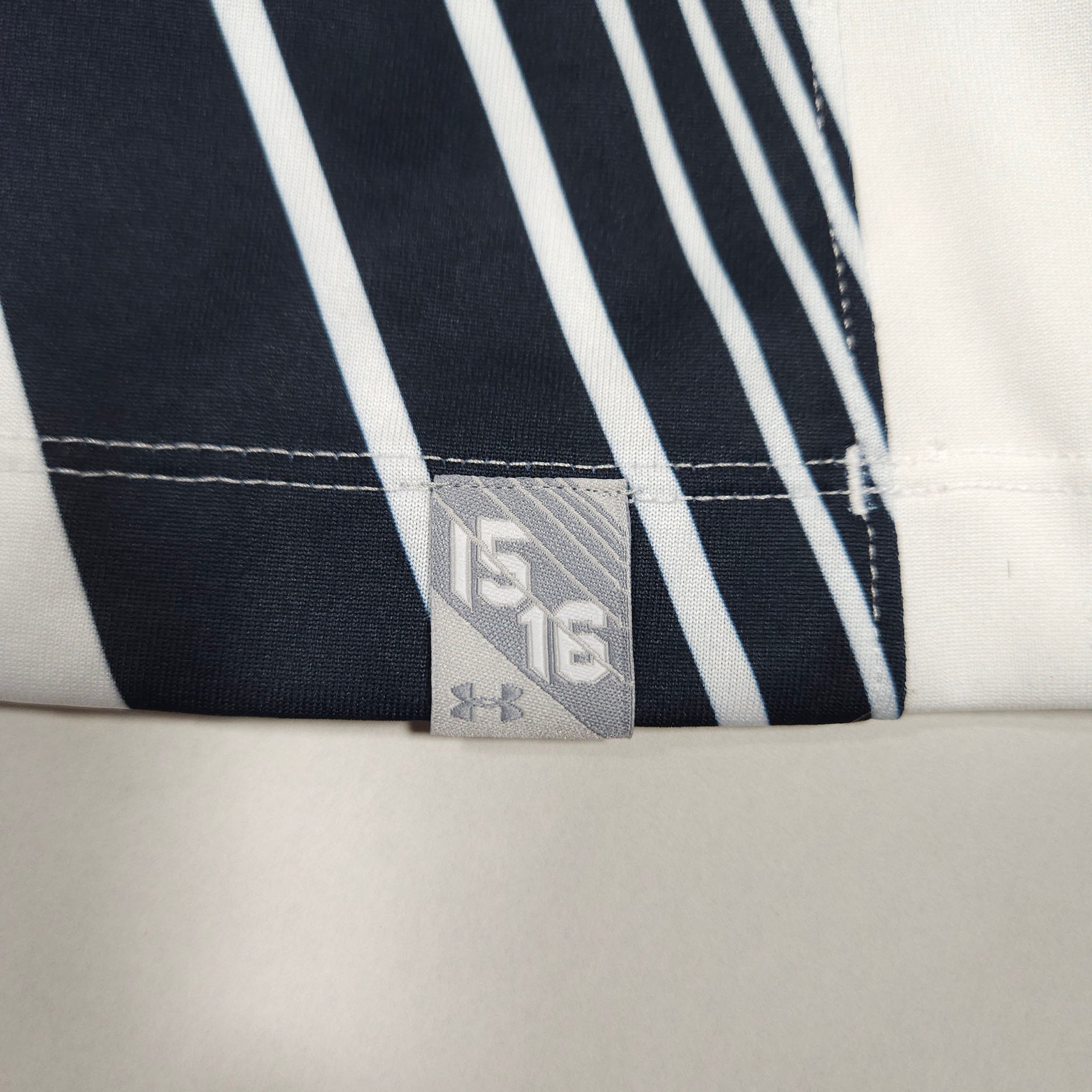 2015-16 Tottenham Hotspur Home Shirt Kane #10 detailed view 4