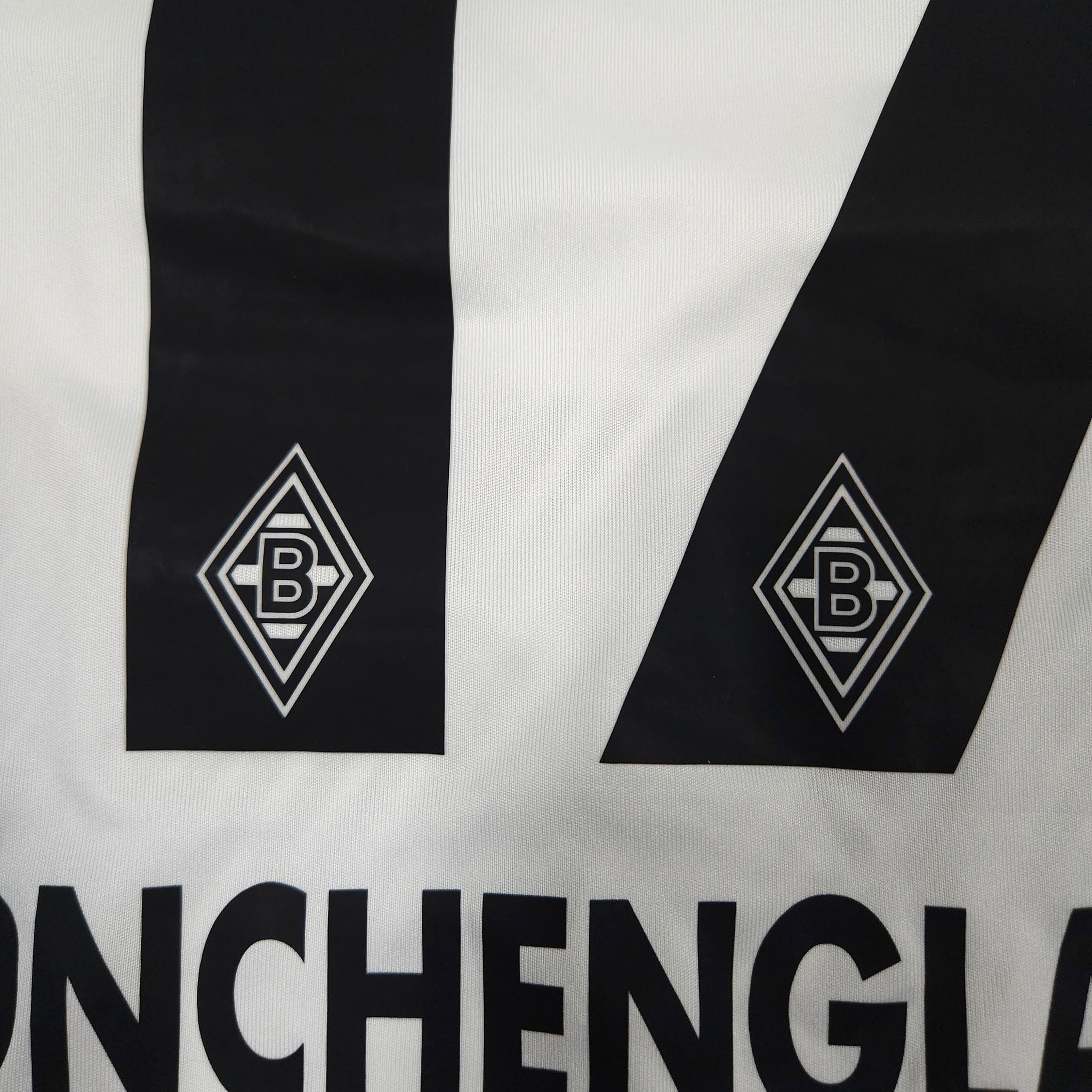 2016-17 Borussia Mönchengladbach Home Shirt Wendt #17 detailed view 9
