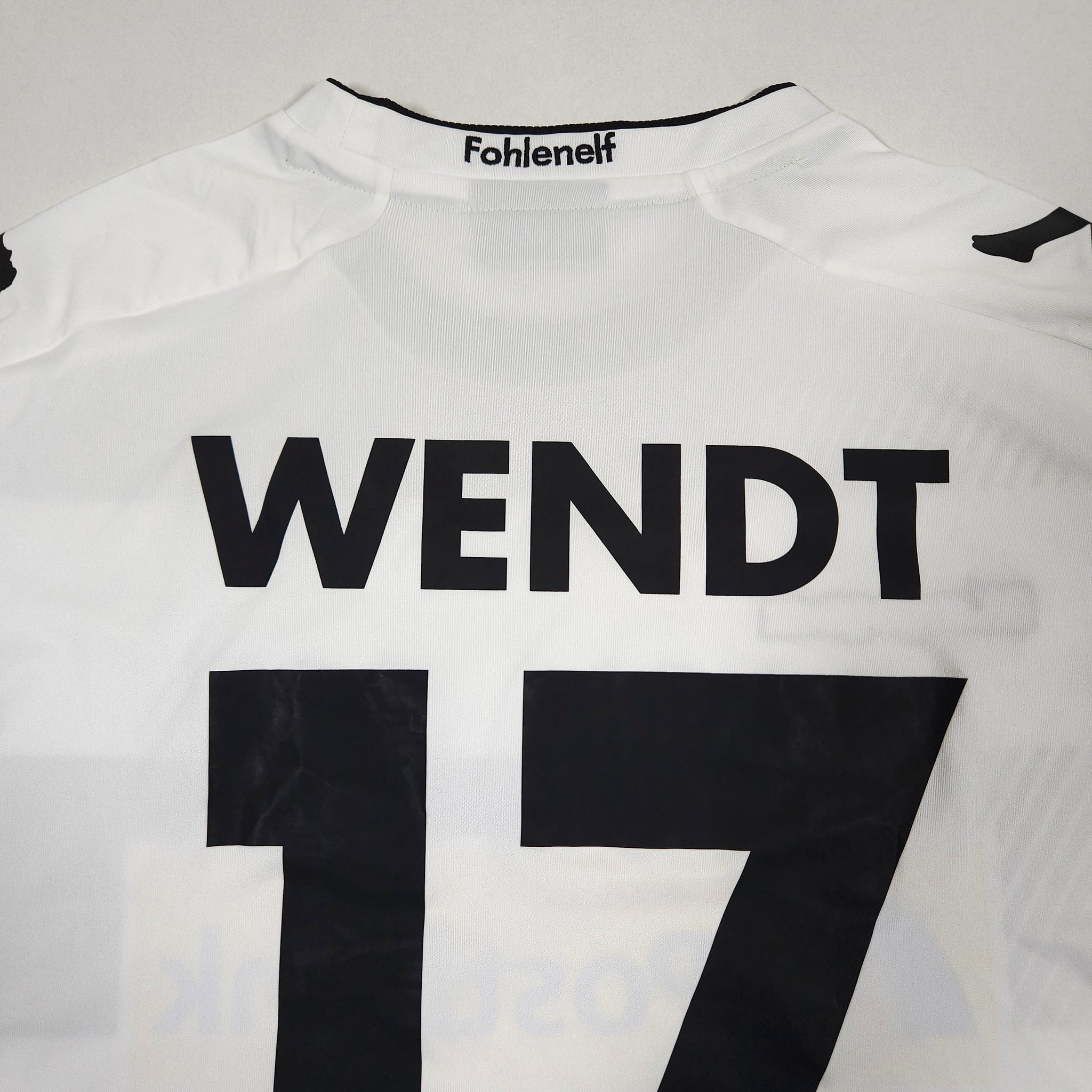 2016-17 Borussia Mönchengladbach Home Shirt Wendt #17 detailed view 10