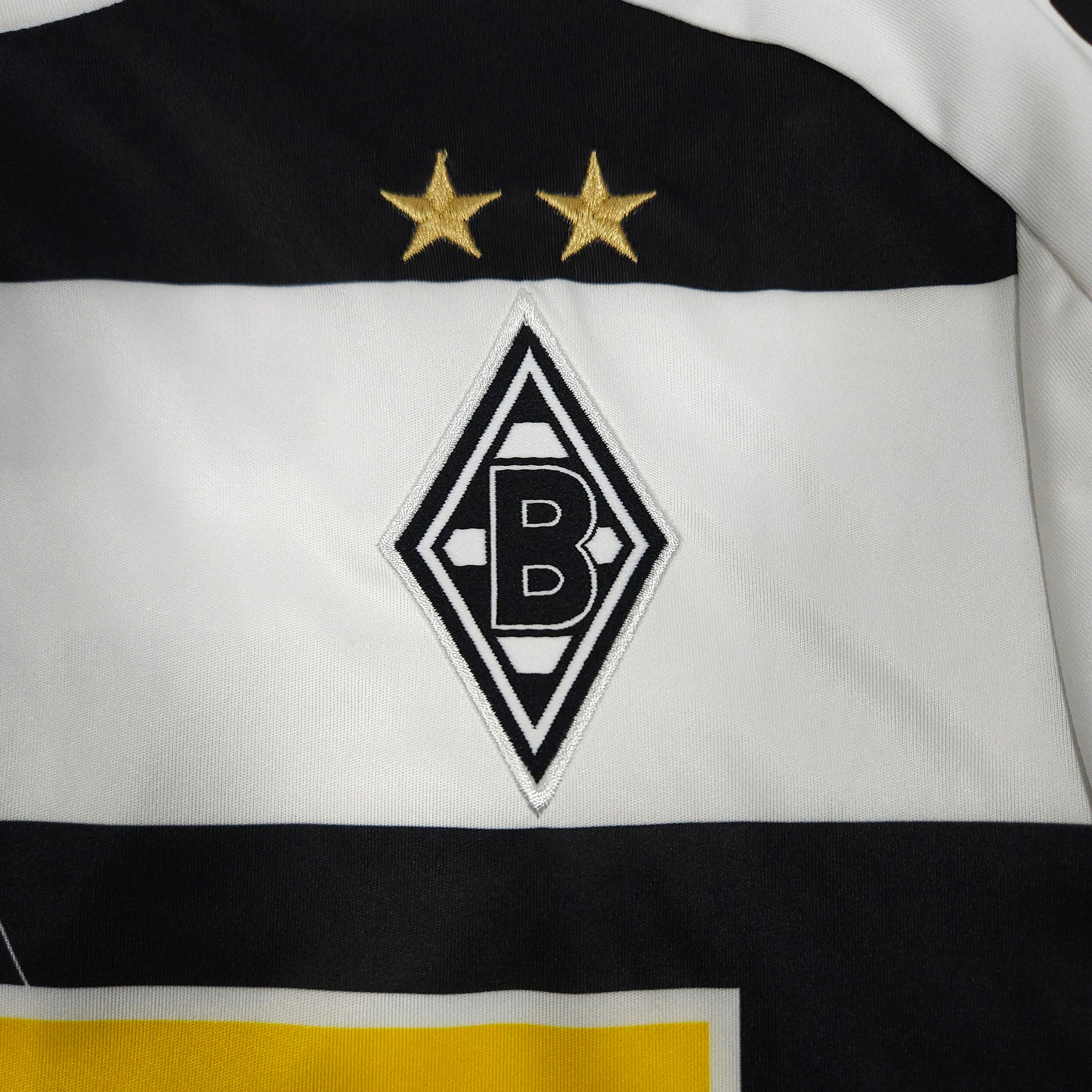 2016-17 Borussia Mönchengladbach Home Shirt Wendt #17 detailed view 2