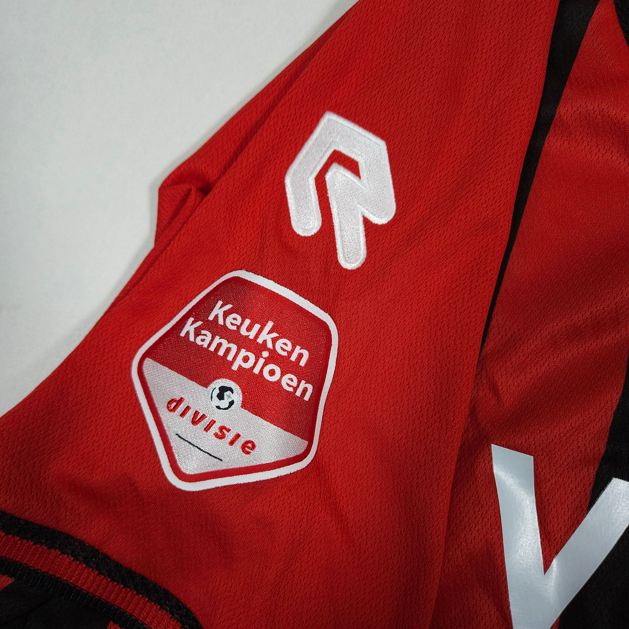 2023-24 Willem II Away Shirt Oosting #29 detailed view 7