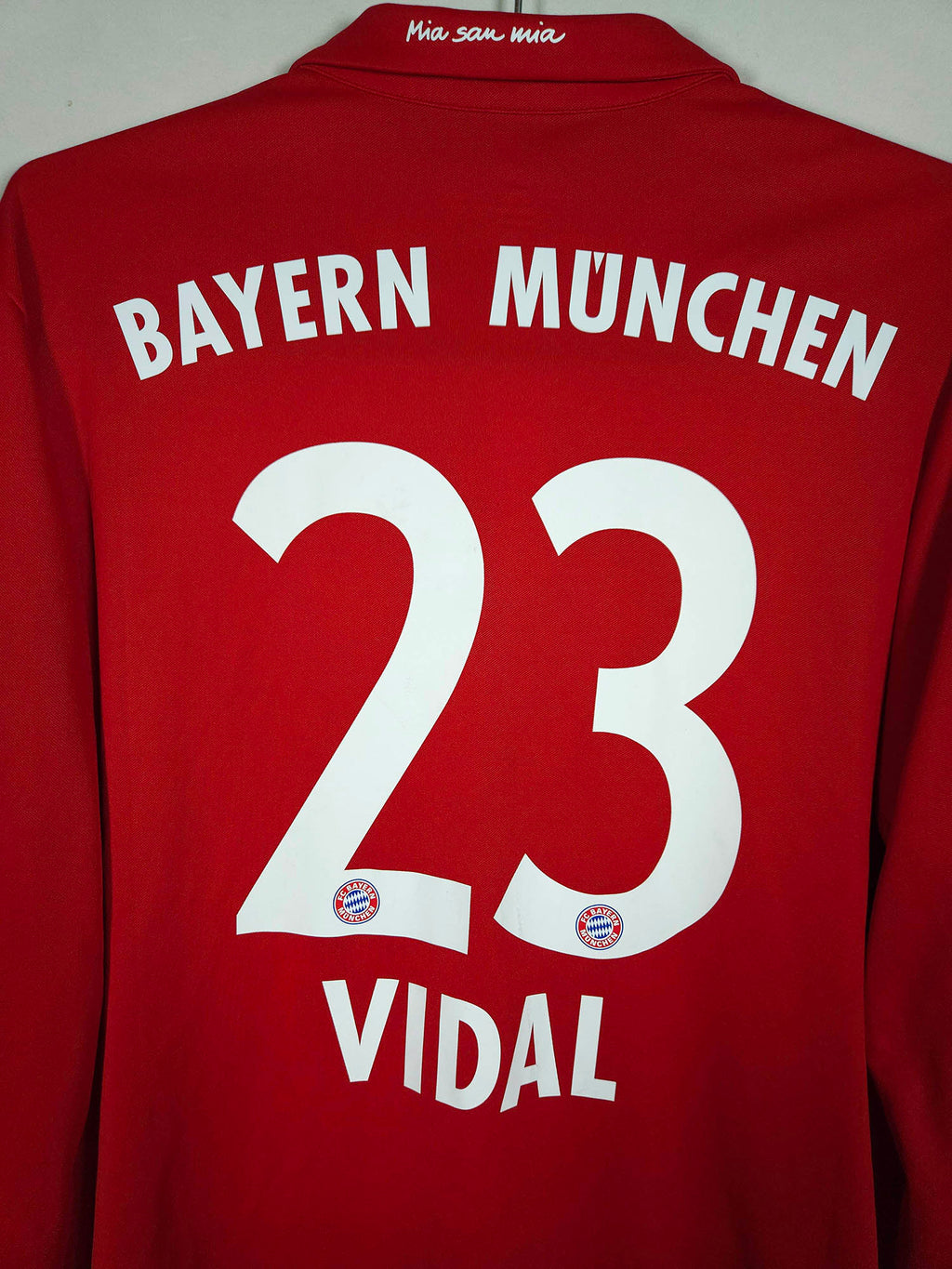 2016-17 Bayern Munich Home Shirt Vidal #23 (LS) - detailed view