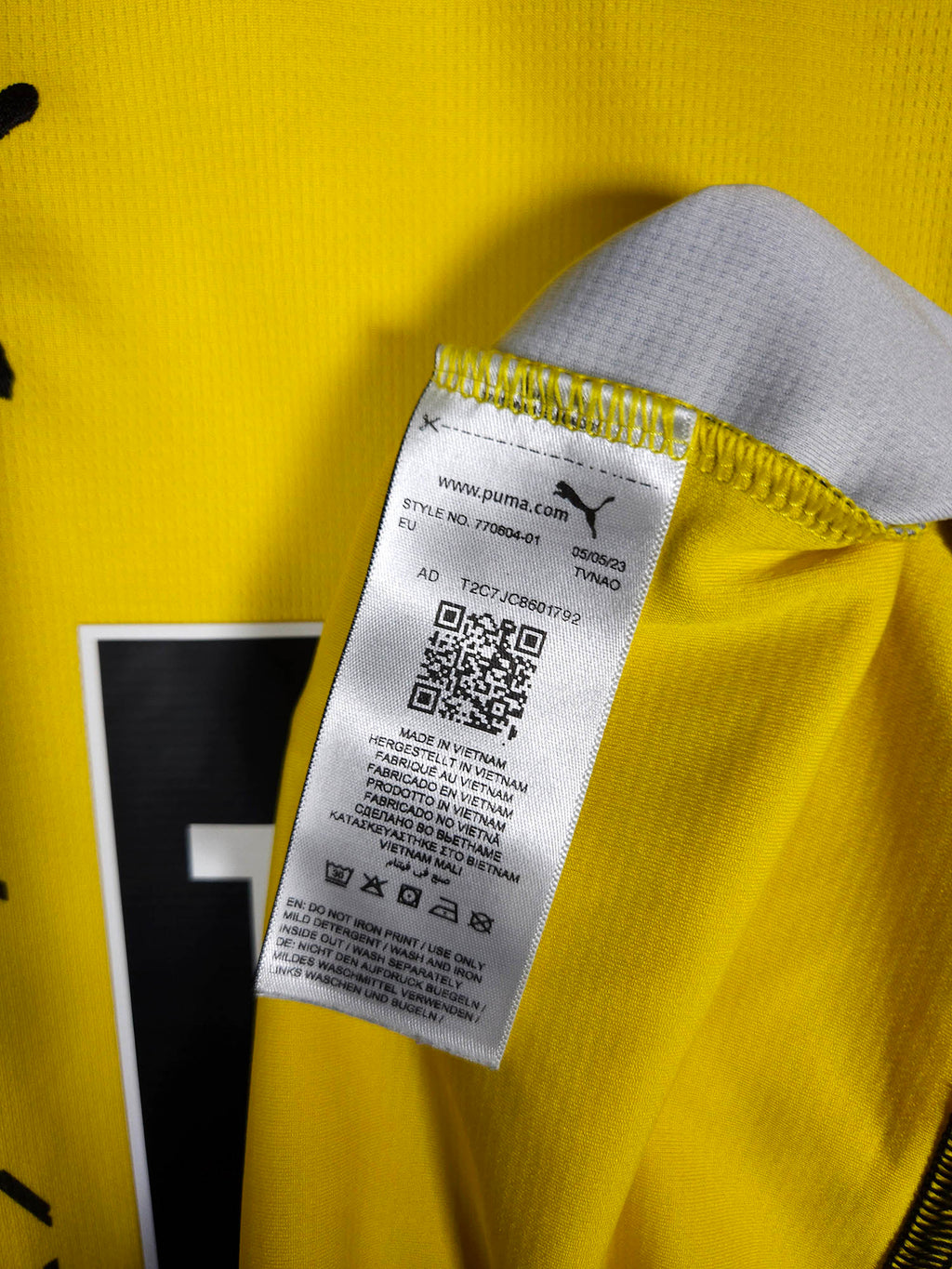2023-24 Borussia Dortmund Home Shirt - detailed view