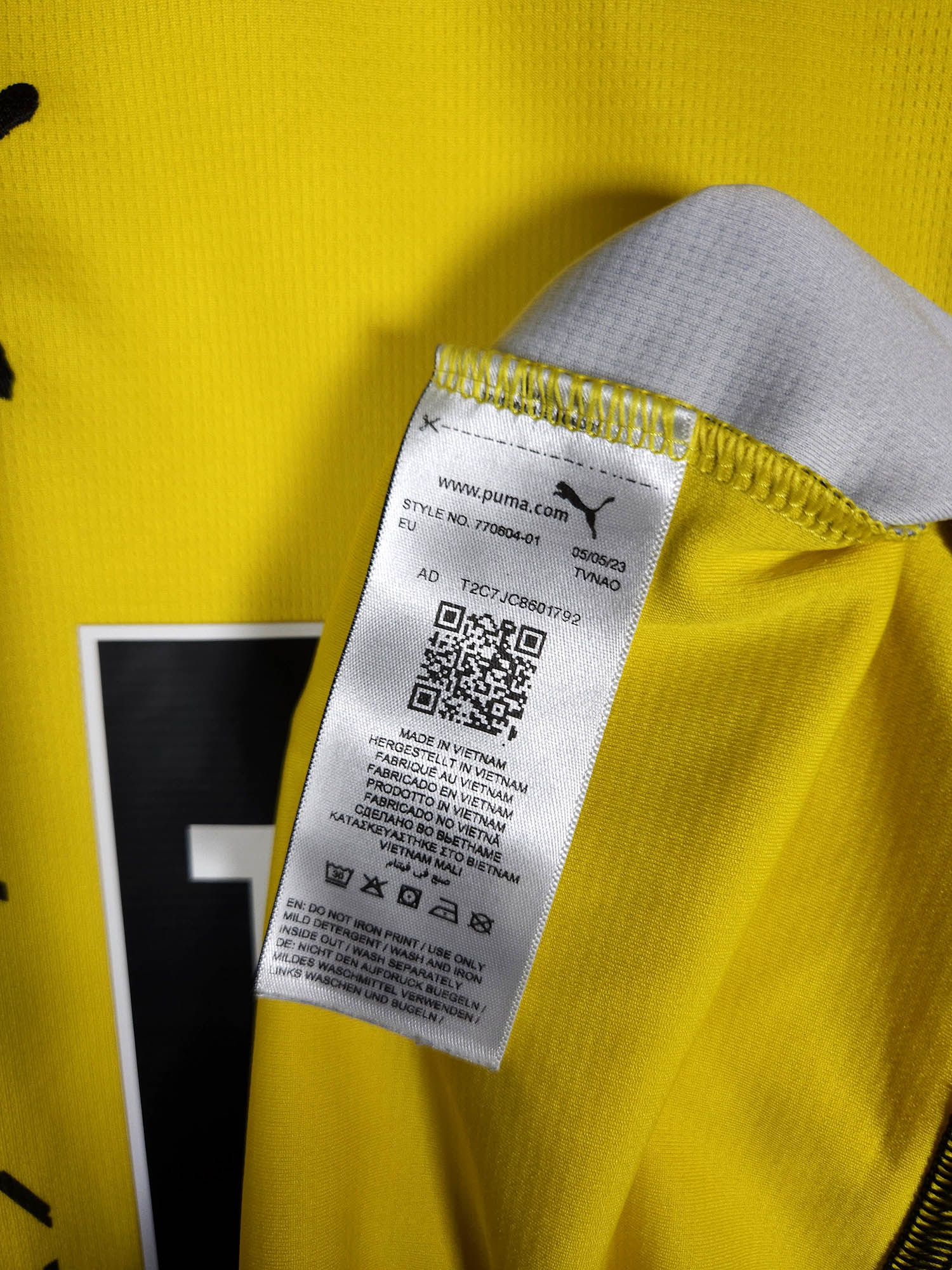 2023-24 Borussia Dortmund Home Shirt detailed view 8