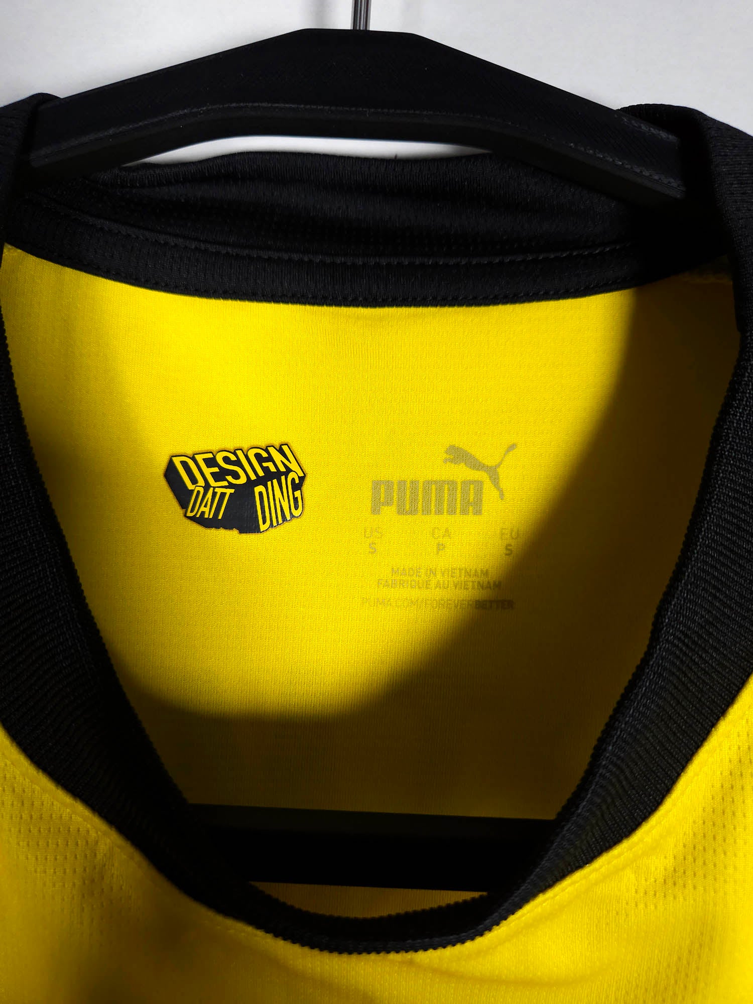 2023-24 Borussia Dortmund Home Shirt detailed view 7