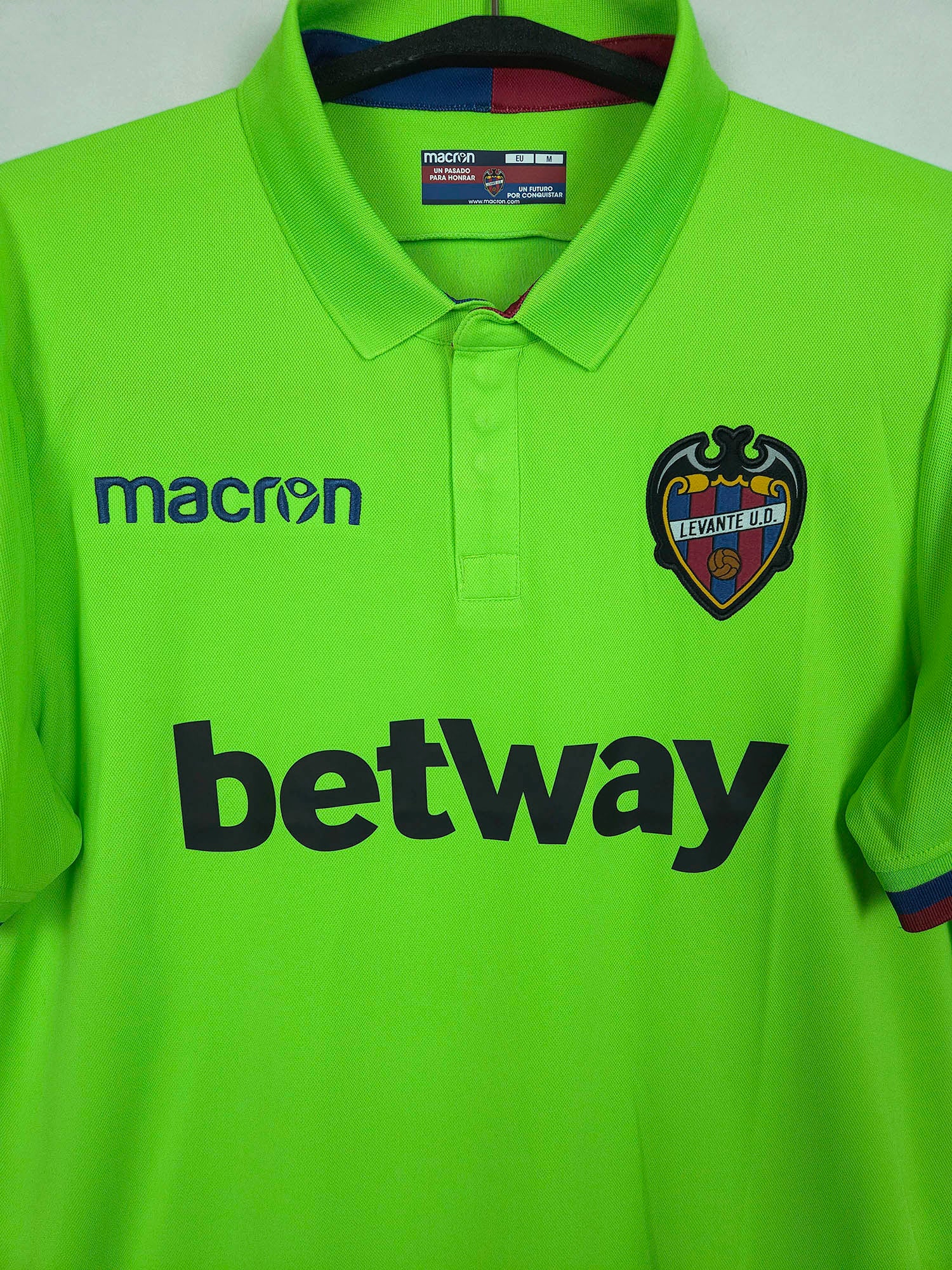 2018-19 Levante Derde Shirt