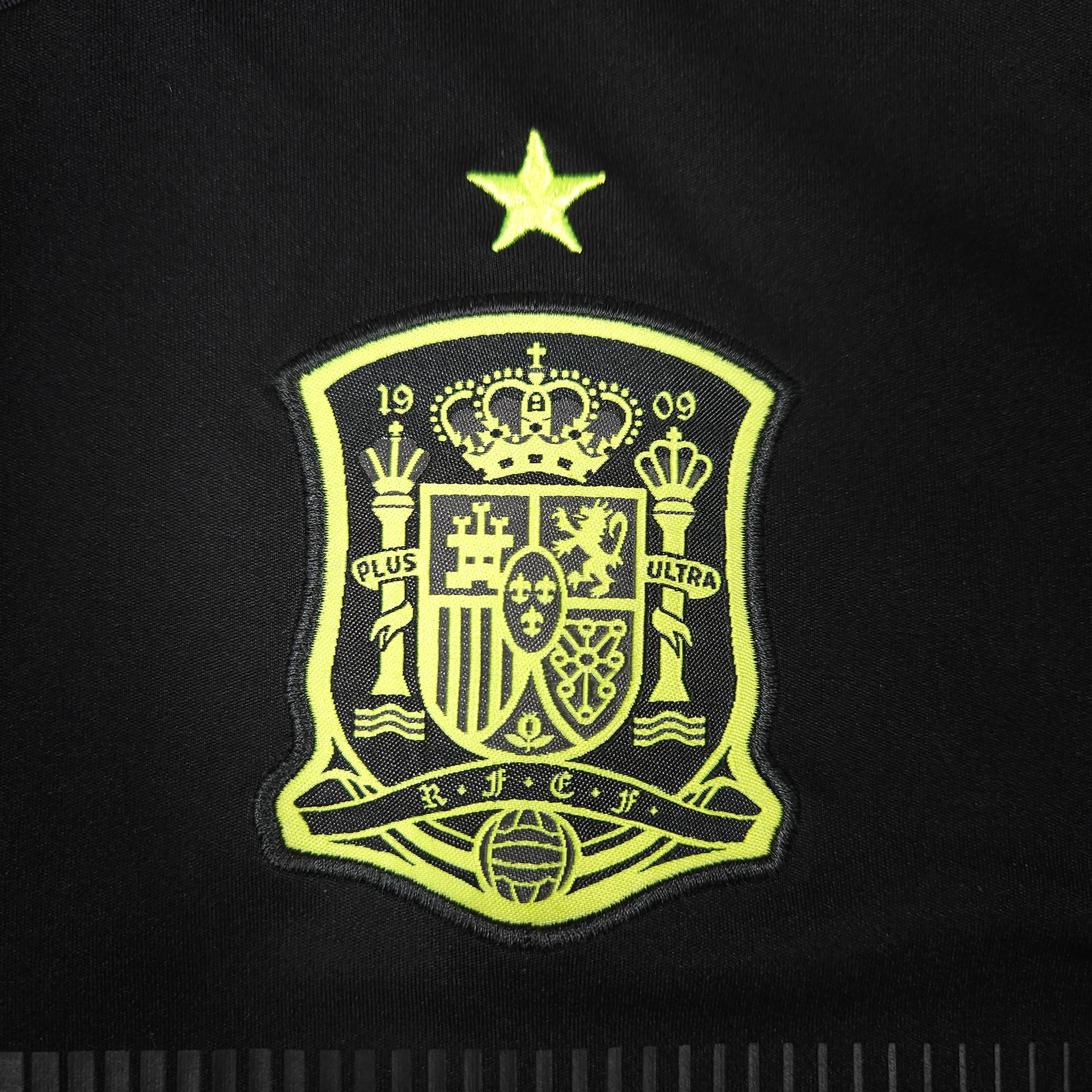 2014-15 Spain Away Shirt detailed view 2