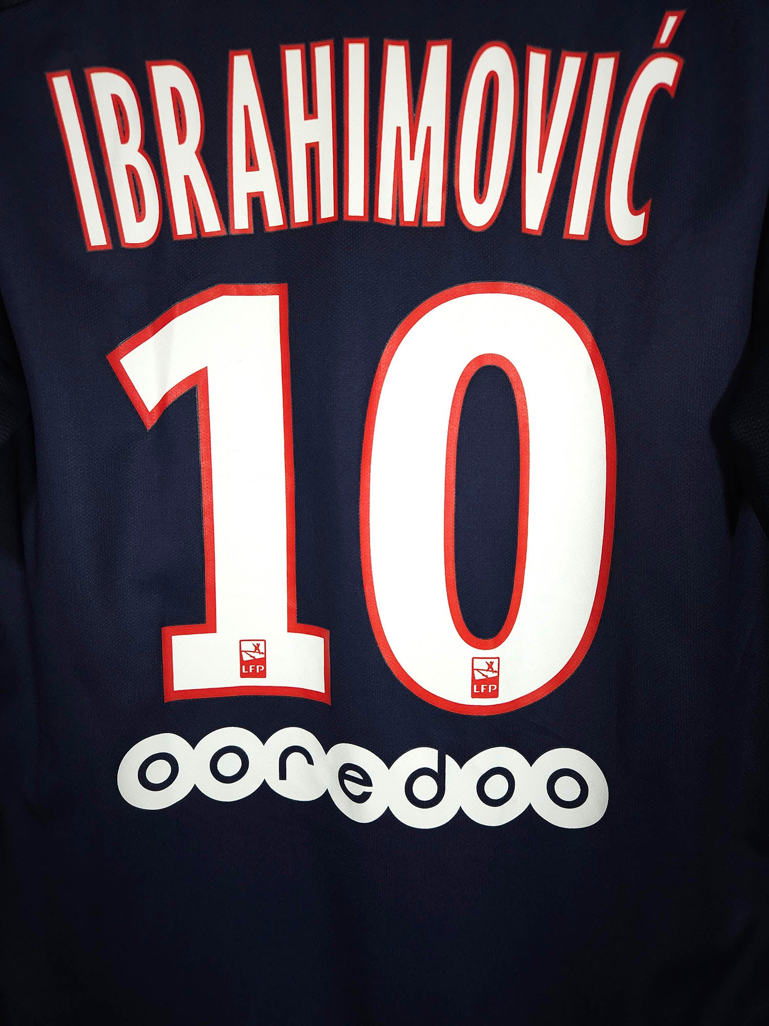2016-17 Paris Saint-Germain Home Shirt Ibrahimovic #10 detailed view 3