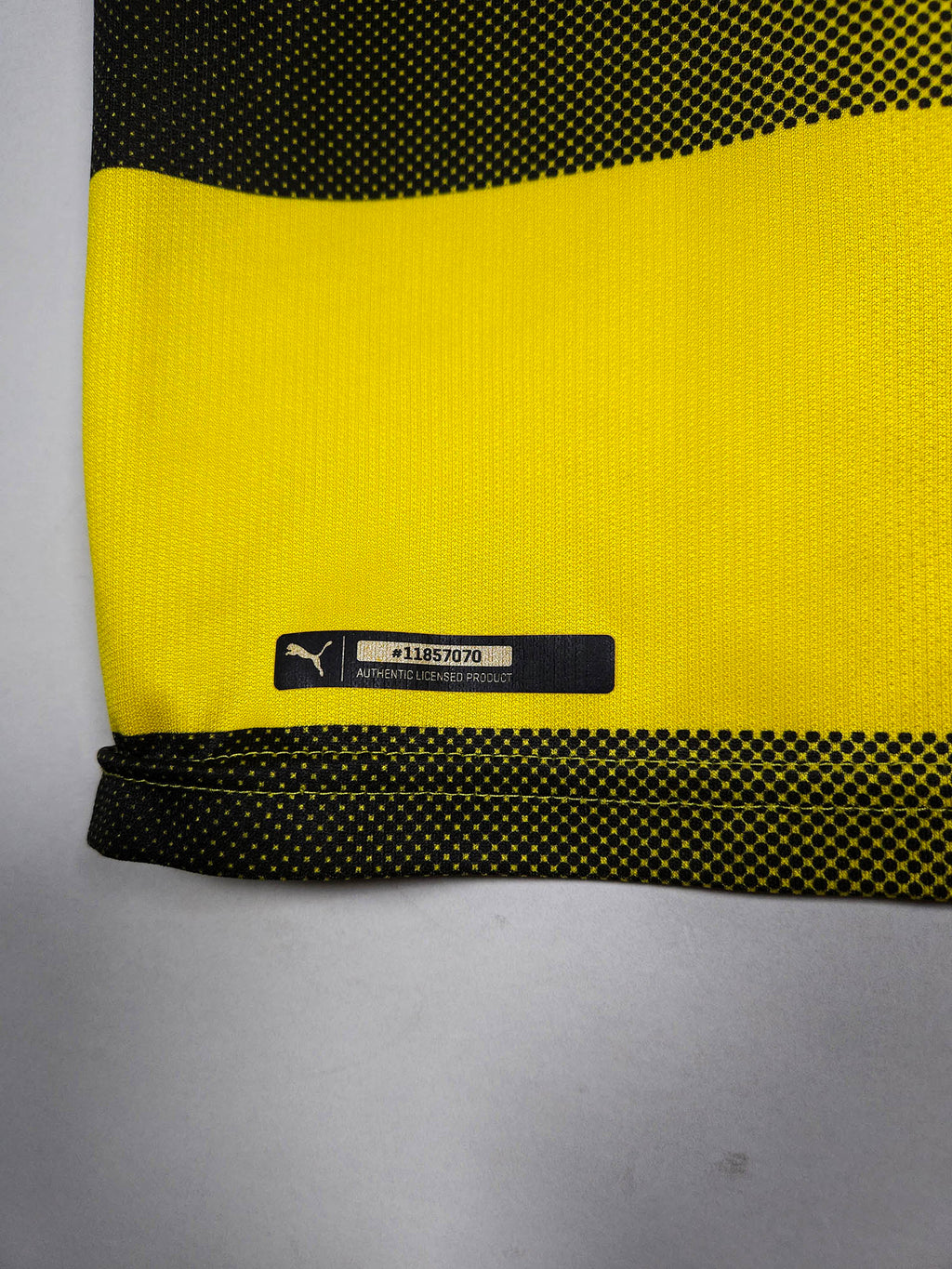 2017-18 Borussia Dortmund Home Shirt - detailed view