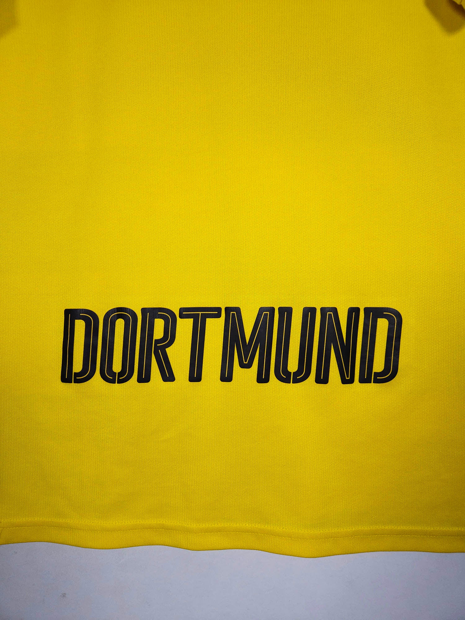 2017-18 Borussia Dortmund Home Shirt detailed view 4