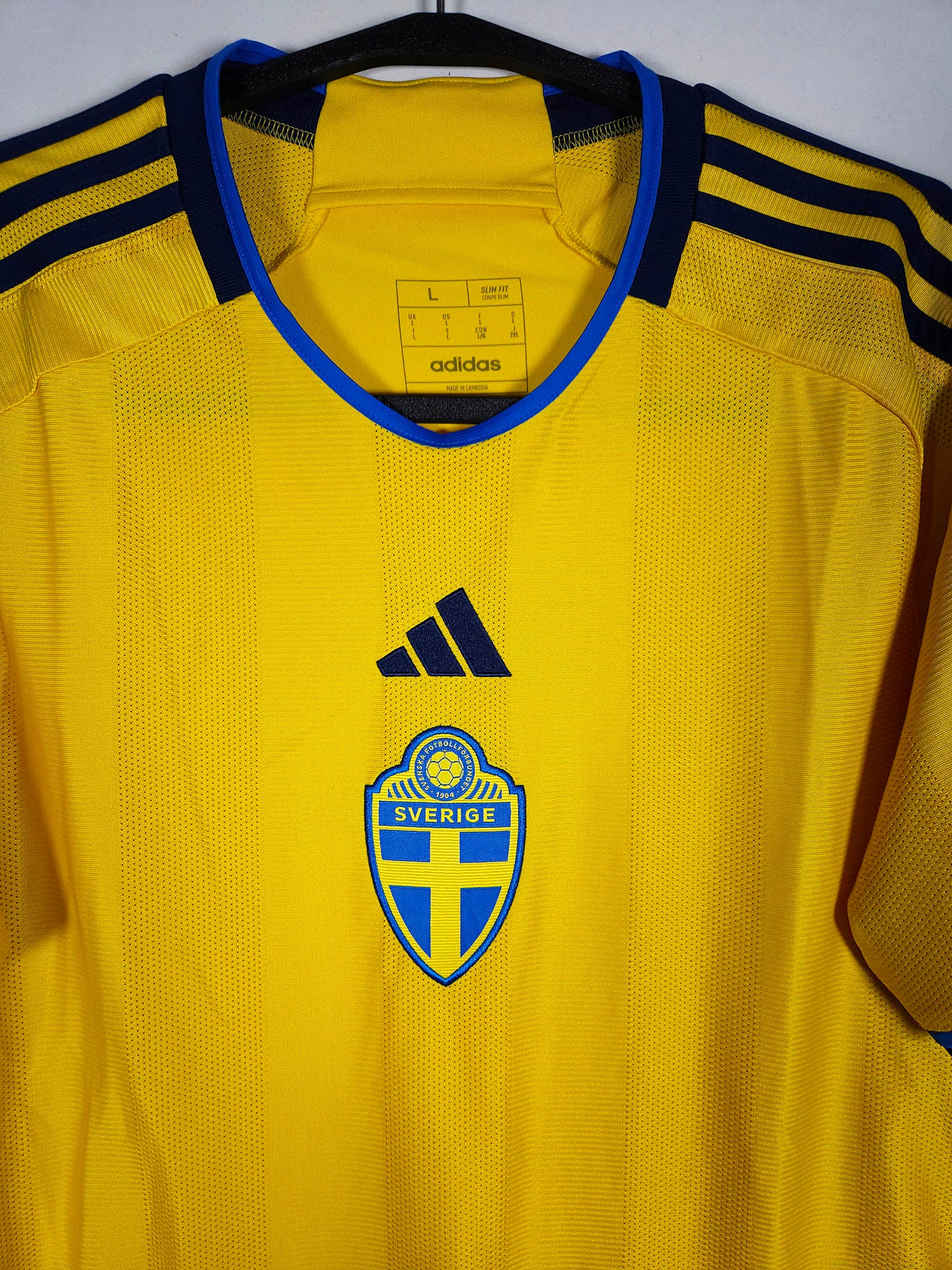 2022-23 Sweden Home Shirt detailed view 1