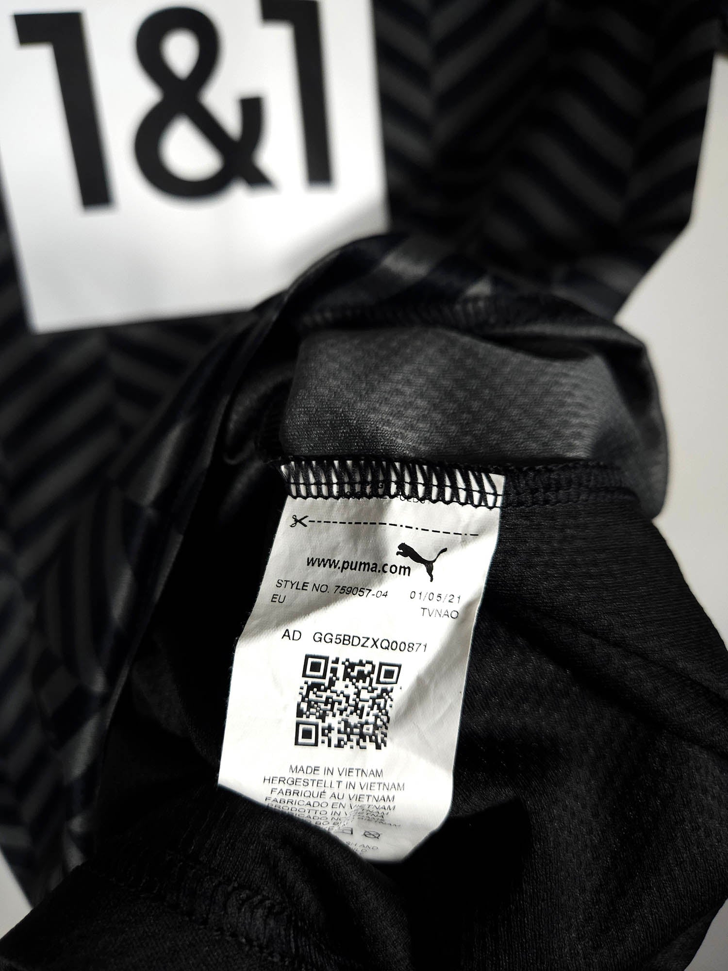 2021-22 Borussia Dortmund Away Shirt detailed view 6