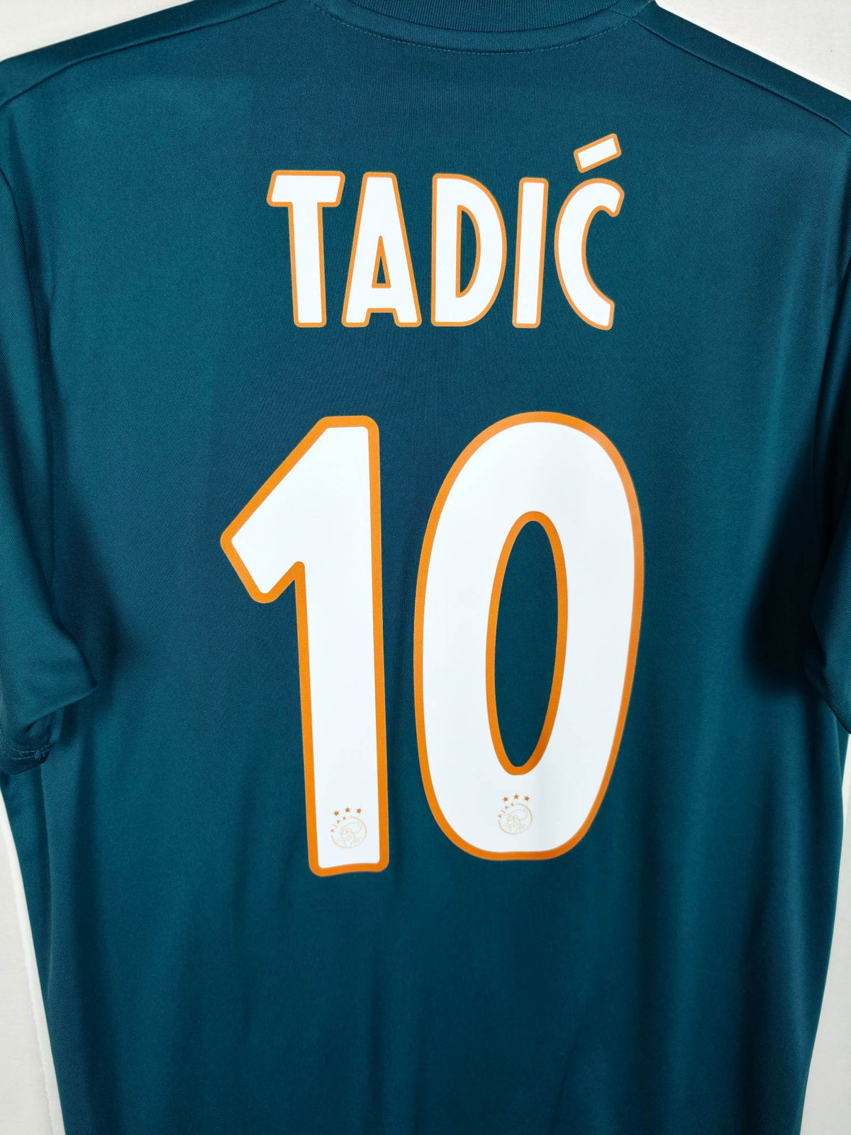 2019-20 Ajax uitshirt Tadić #10 - detailfoto