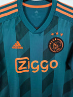 2019-20 Ajax uitshirt Tadić #10 - detailfoto