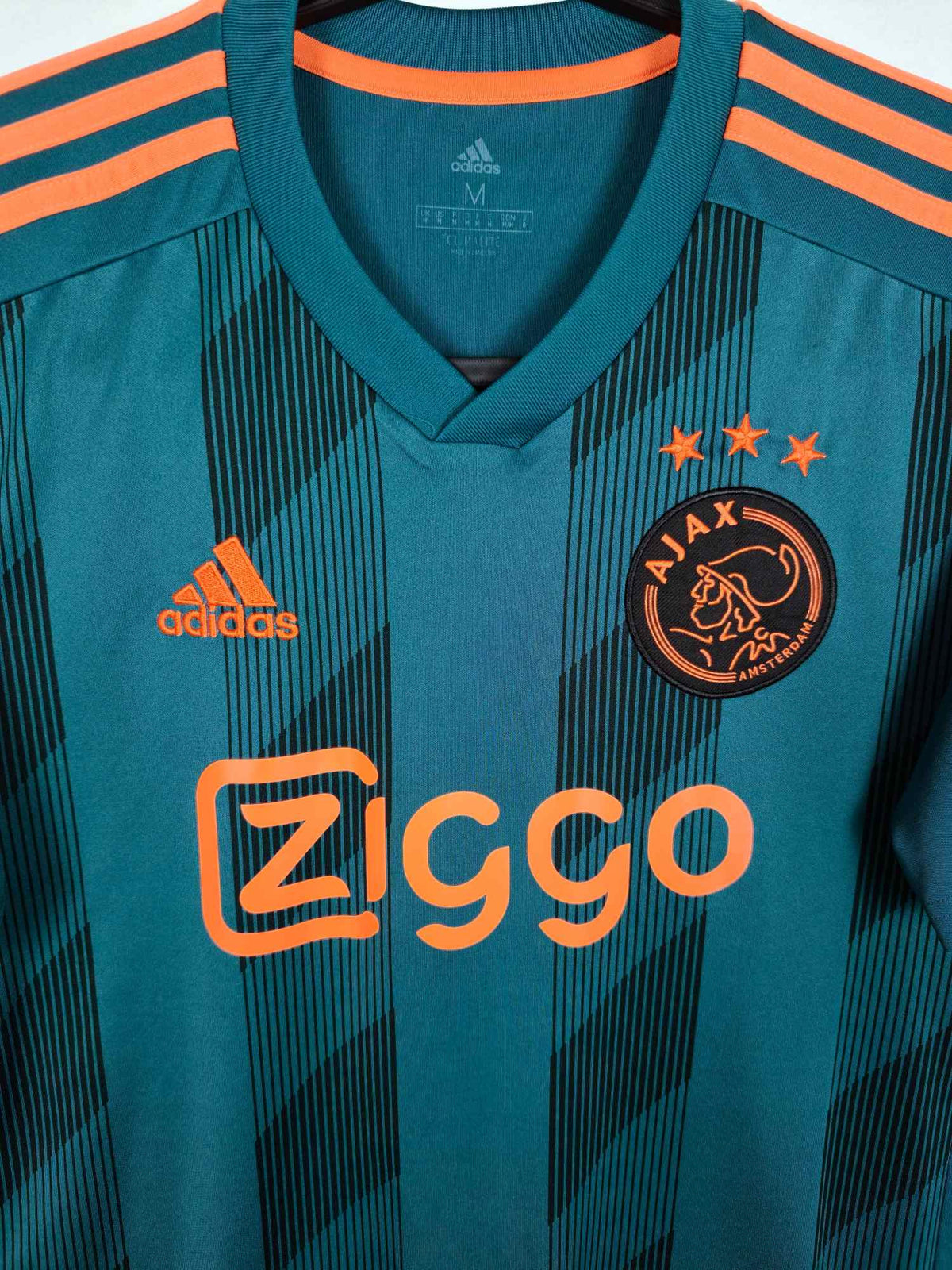 2019-20 Ajax uitshirt Tadić #10 - detailfoto