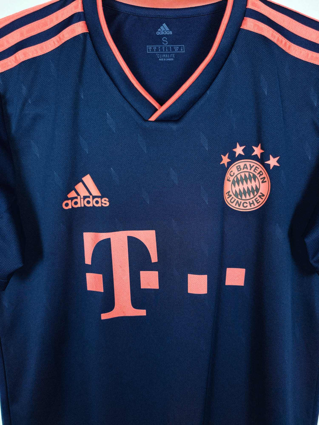 2019-20 Bayern Munich derde shirt - detailfoto